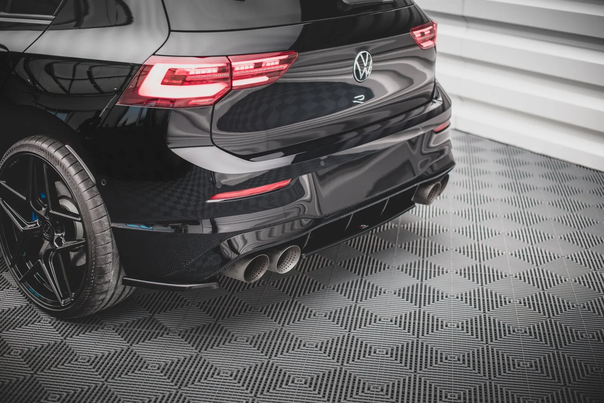 Baksplitter VW Golf R VIII 2020 - 2024 | Glossy Black Edition – bilde 3