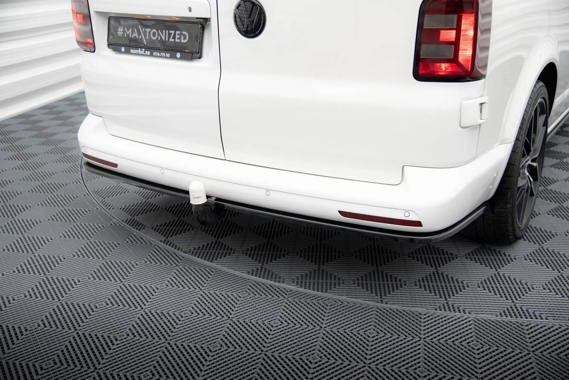 Baksplitter VW T6.1 Long facelift 2019 - 2023 | Glossy Black Edition