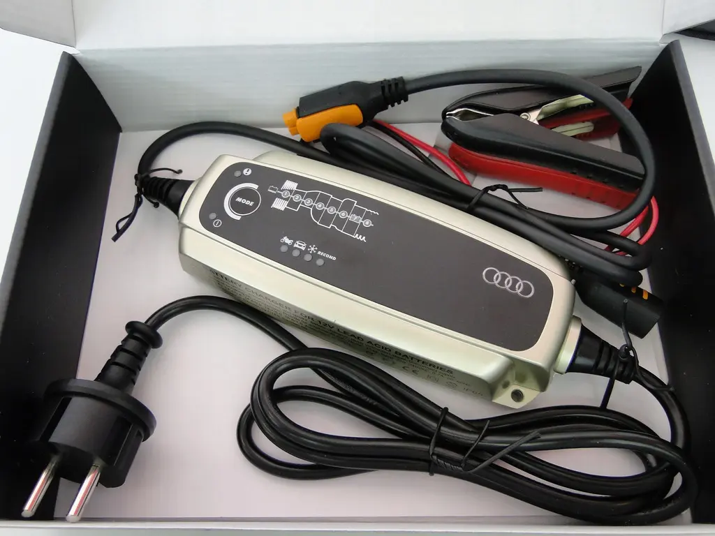 Batterilader OEM Audi 12V – bilde 5