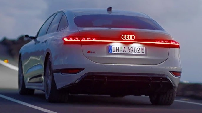 Belyst-emblem bak Audi A6 e-tron 2024 ->  │ Genuine® Antrasitt Badge – bilde 4