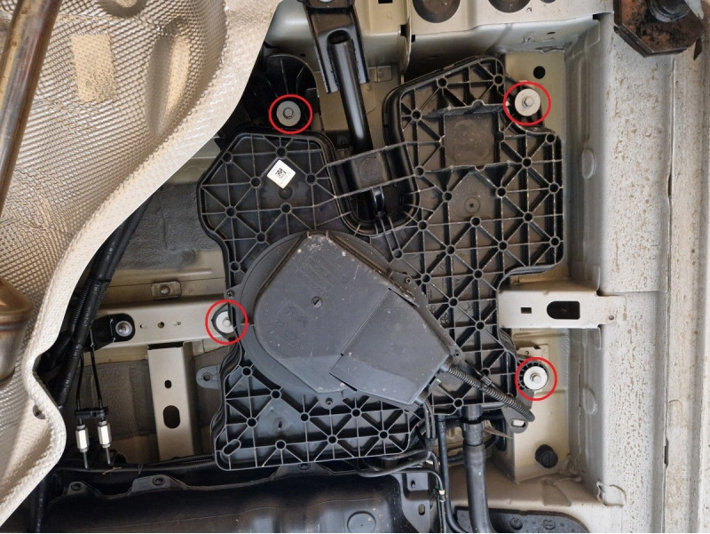 Bunnplate stål Citroen SpaceTourer / Opel Zafira Life / Peugeot Traveller / Toyota Proace Verso 2016 -> | AdBlue-deksel - Beskyttelse deksel under AdBlue-systemet – bilde 4