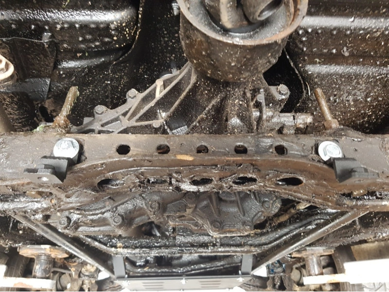 Bunnplate stål Nissan Terrano II 1992 - 2007 | Girkassedeksel - Beskyttelse deksel under girkasse – bilde 5