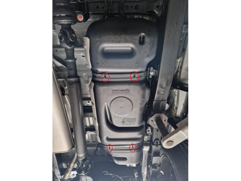 Bunnplate stål Toyota Hilux 2004 - 2015 | Drivstofftankdeksel - Beskyttelse deksel under dieseltank – bilde 4