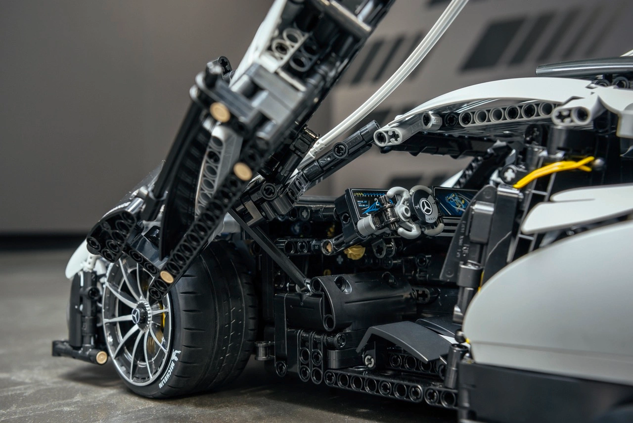 Byggesett Mercedes-AMG ONE med fjernstyring │ Byggeklosse Genuine® Building Block Bodel R/C – bilde 11