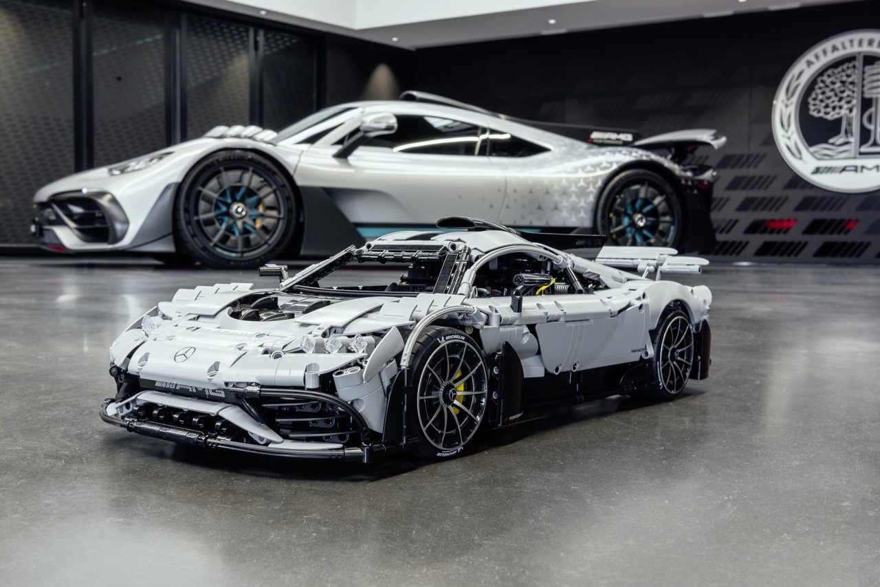Byggesett Mercedes-AMG ONE med fjernstyring │ Byggeklosse Genuine® Building Block Bodel R/C – bilde 9