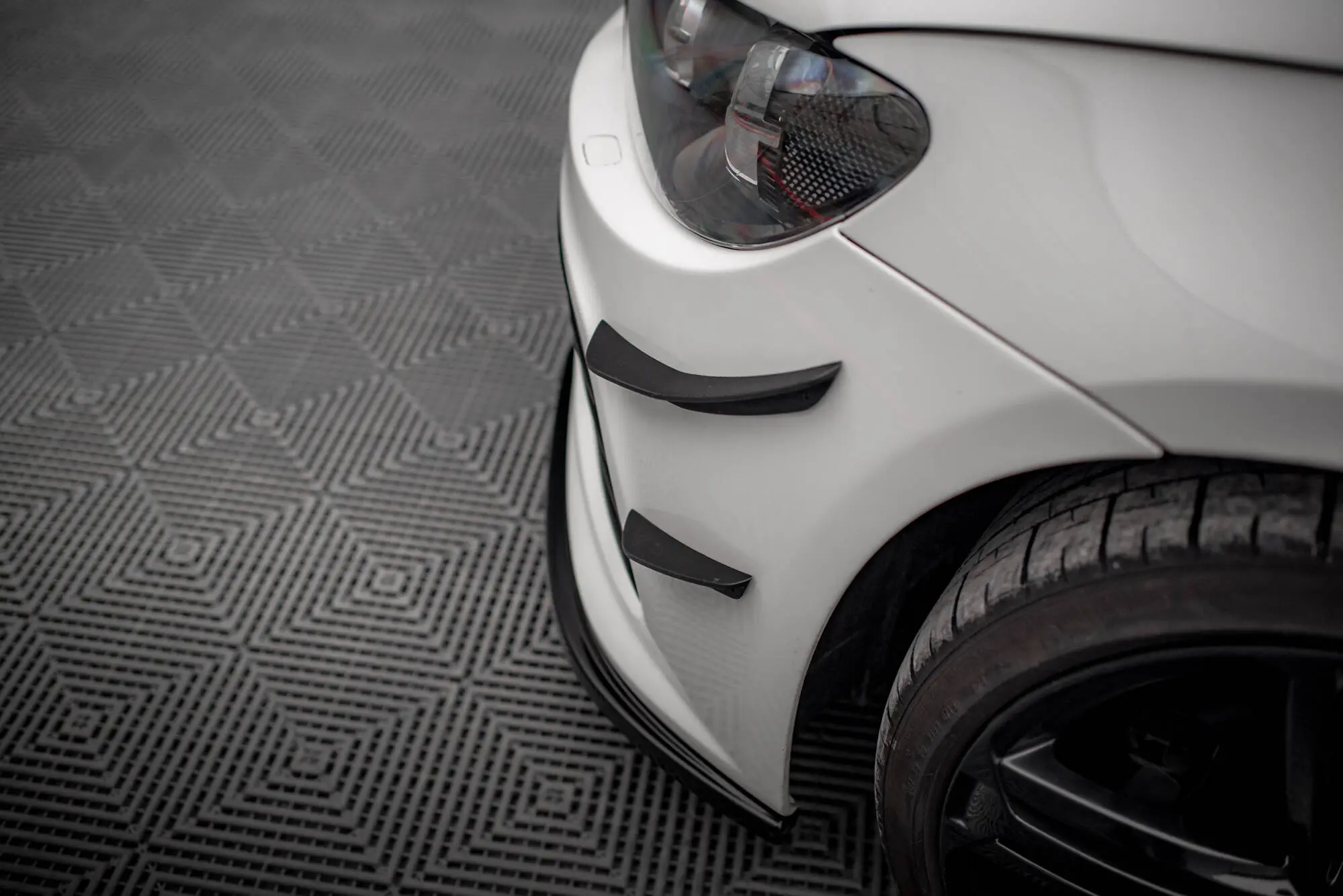 Canards vinger VW Scirocco R mk3 2008 - 2014 | Glossy Black Edition – bilde 6