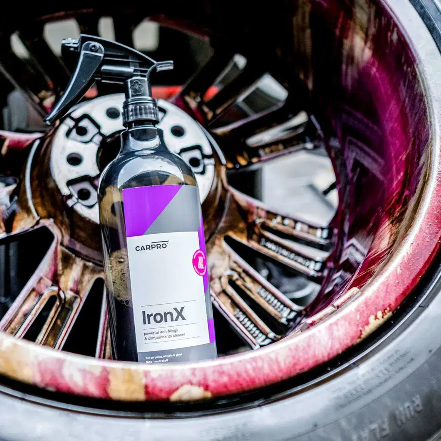 CarPro Iron X Cleaner │ Metallpartikkelfjerner - Fjerner flyverust, piggstøv, etc - 500 ml Image 3