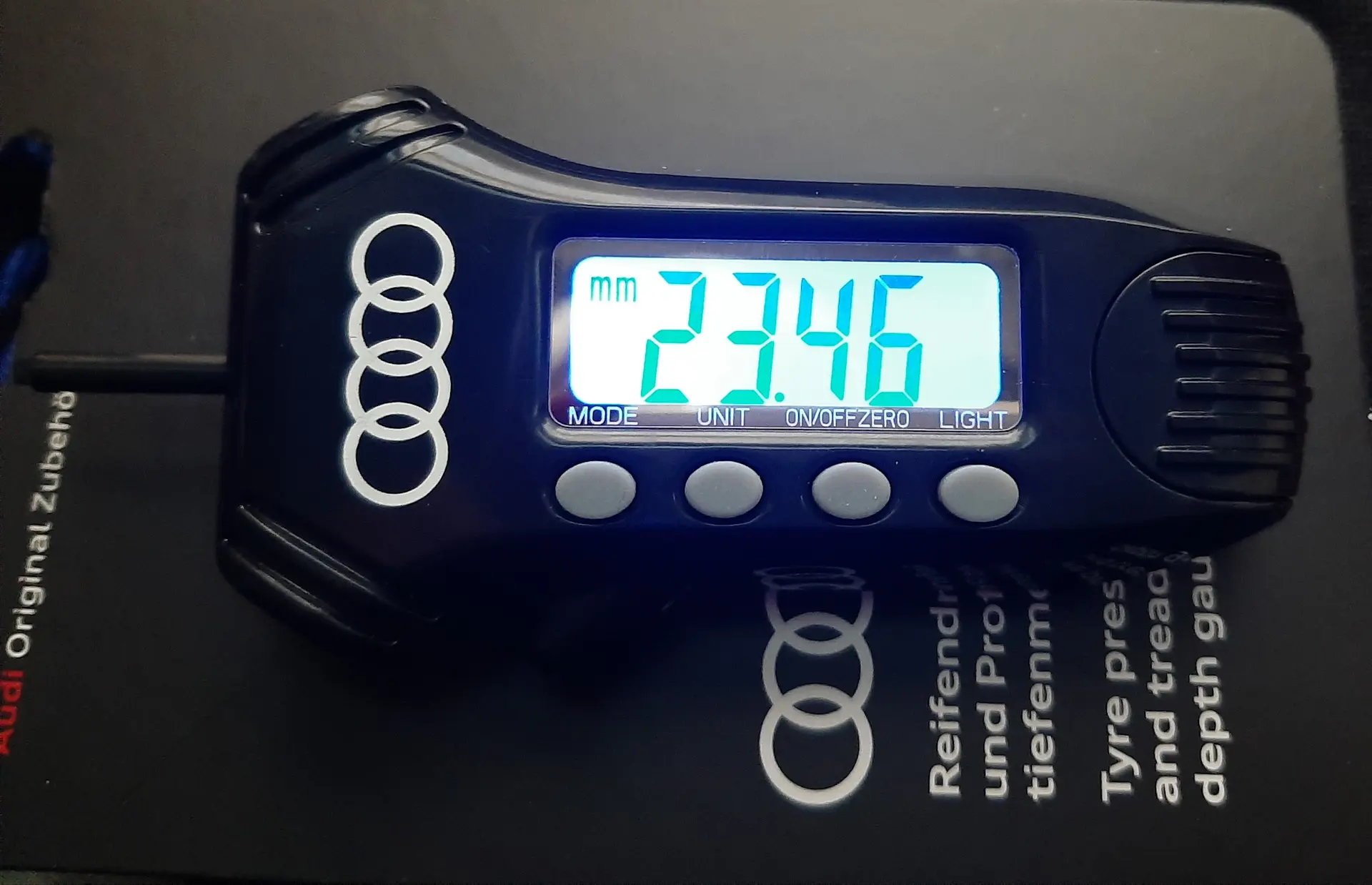 Dekkluft og dybdemåler Audi digitalt LED – bilde 6