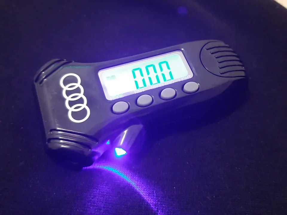 Dekkluft og dybdemåler Audi digitalt LED – bilde 7
