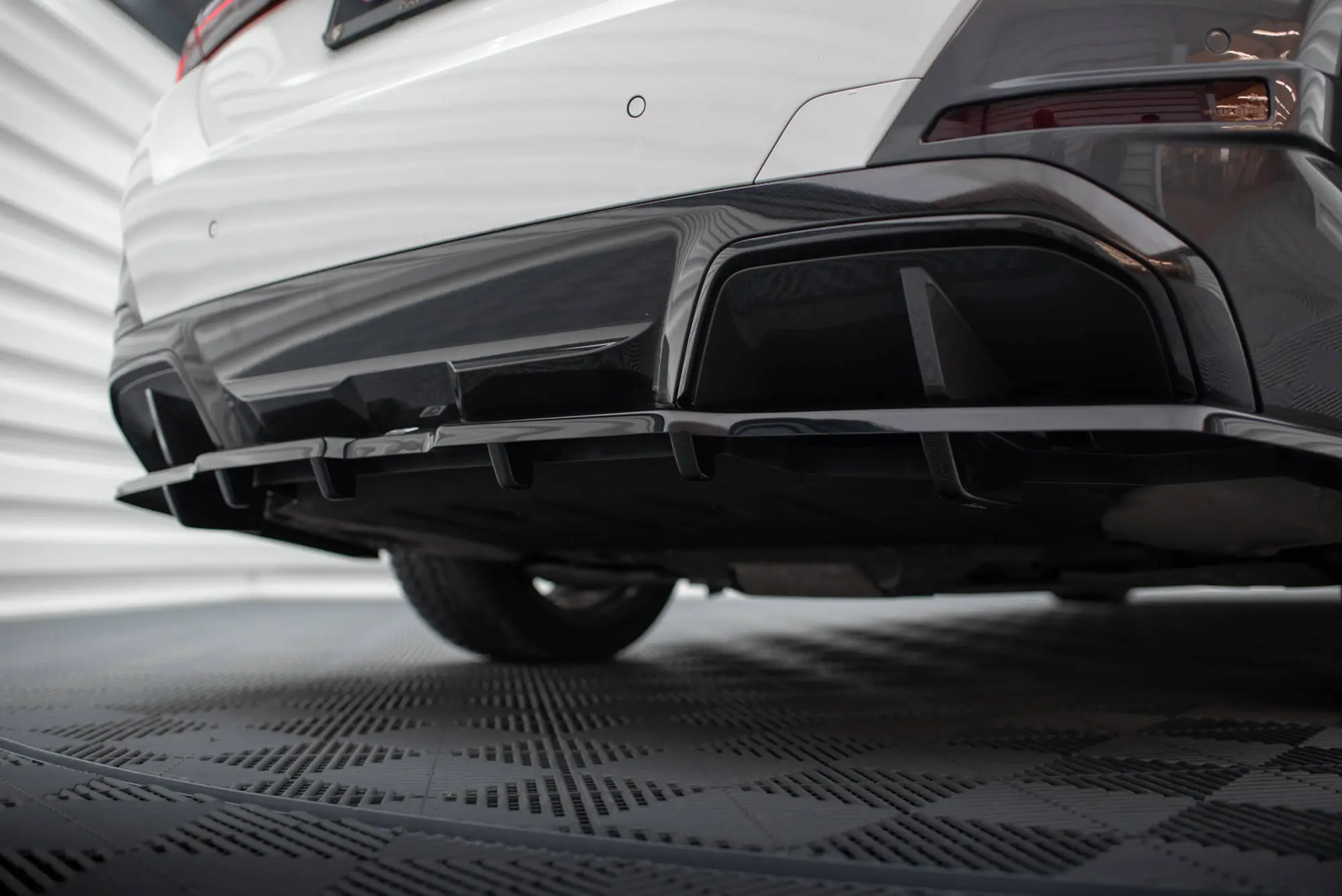 Diffuser  BMW i4 (G26) 2021-> | V.1 Glossy Black Edition – bilde 2