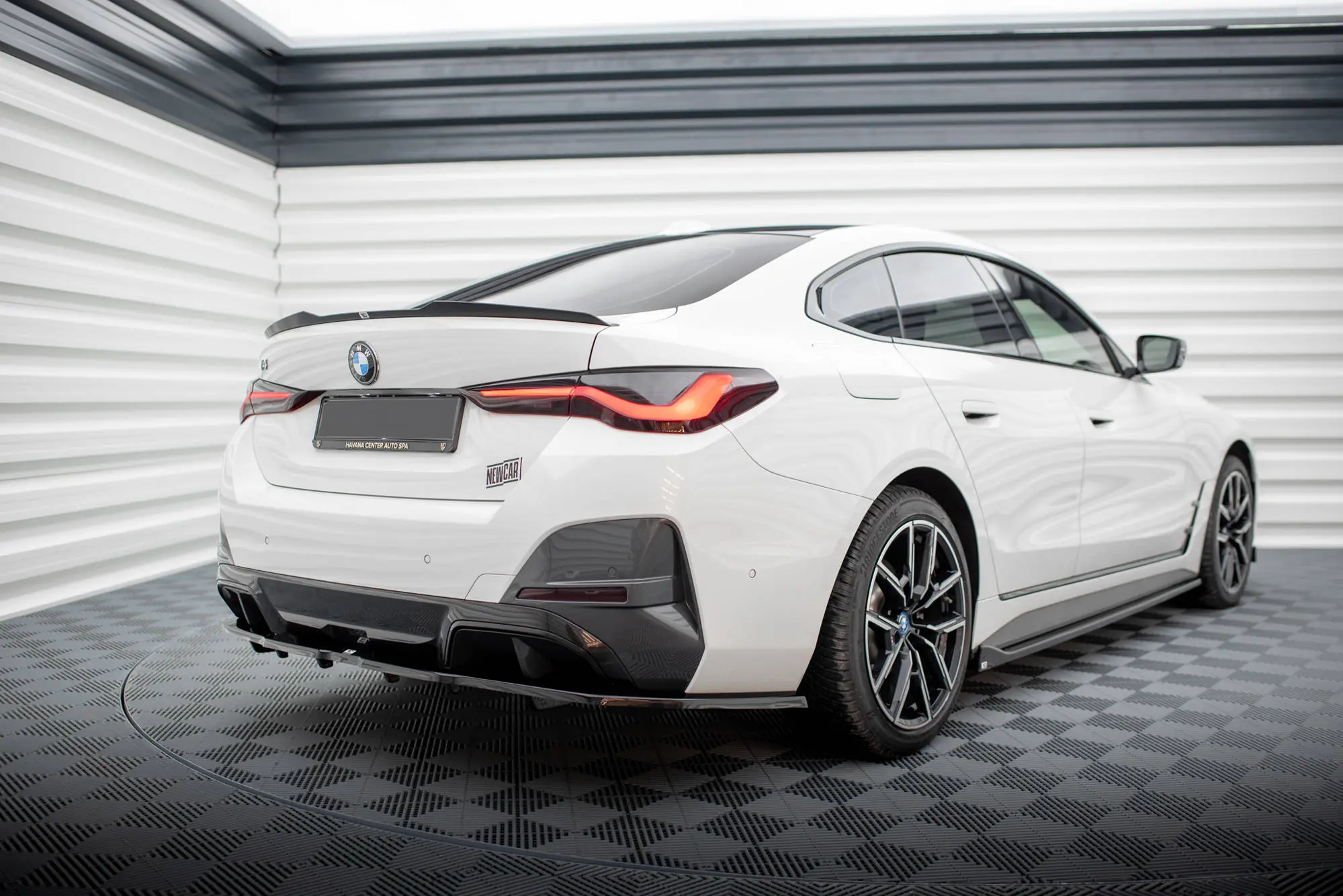 Diffuser  BMW i4 (G26) 2021-> | V.1 Glossy Black Edition – bilde 3