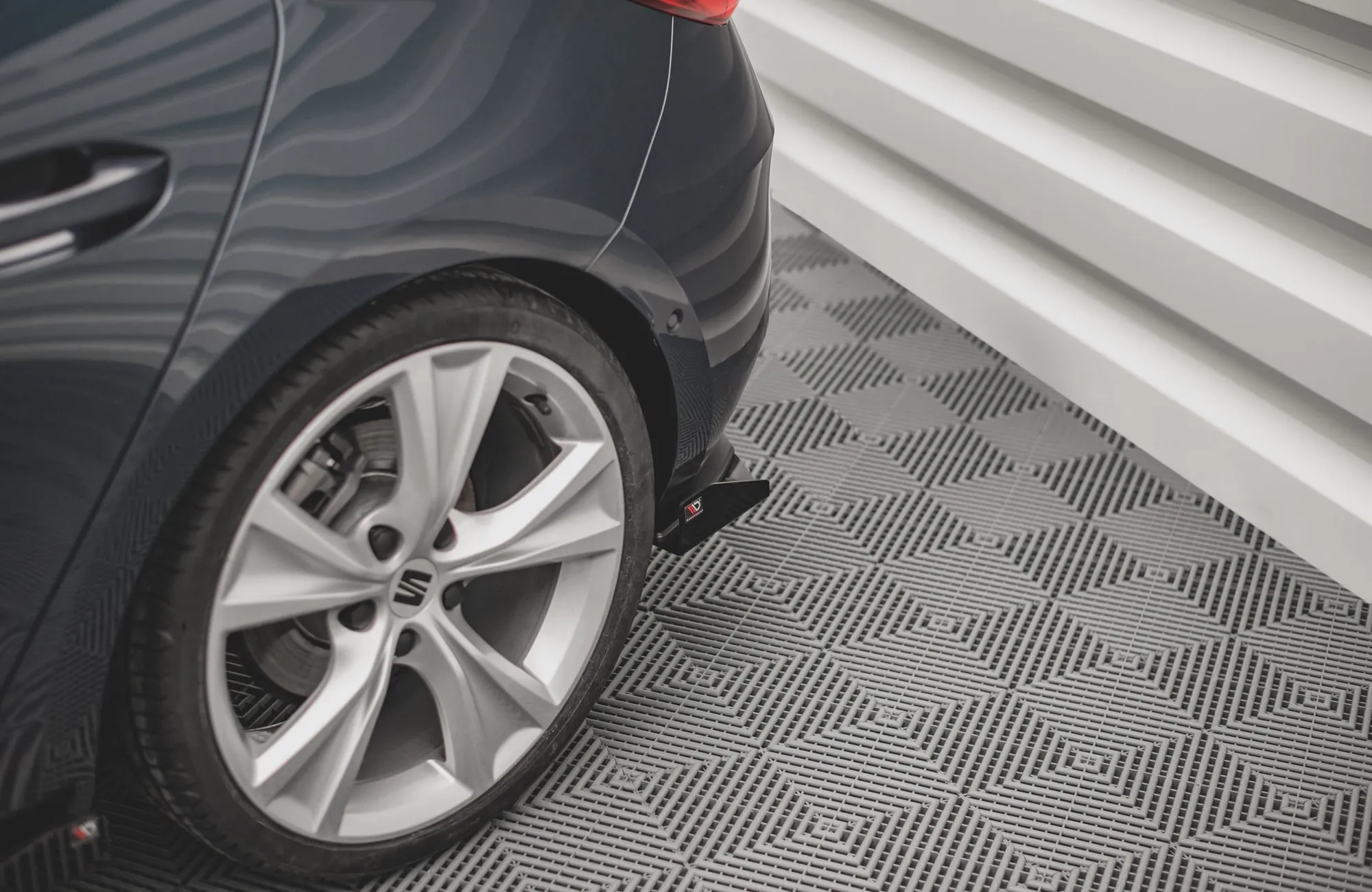 Diffuser + Flopper Seat Leon FR (Mk4) 2020-> | Street Pro Black Edition – bilde 2
