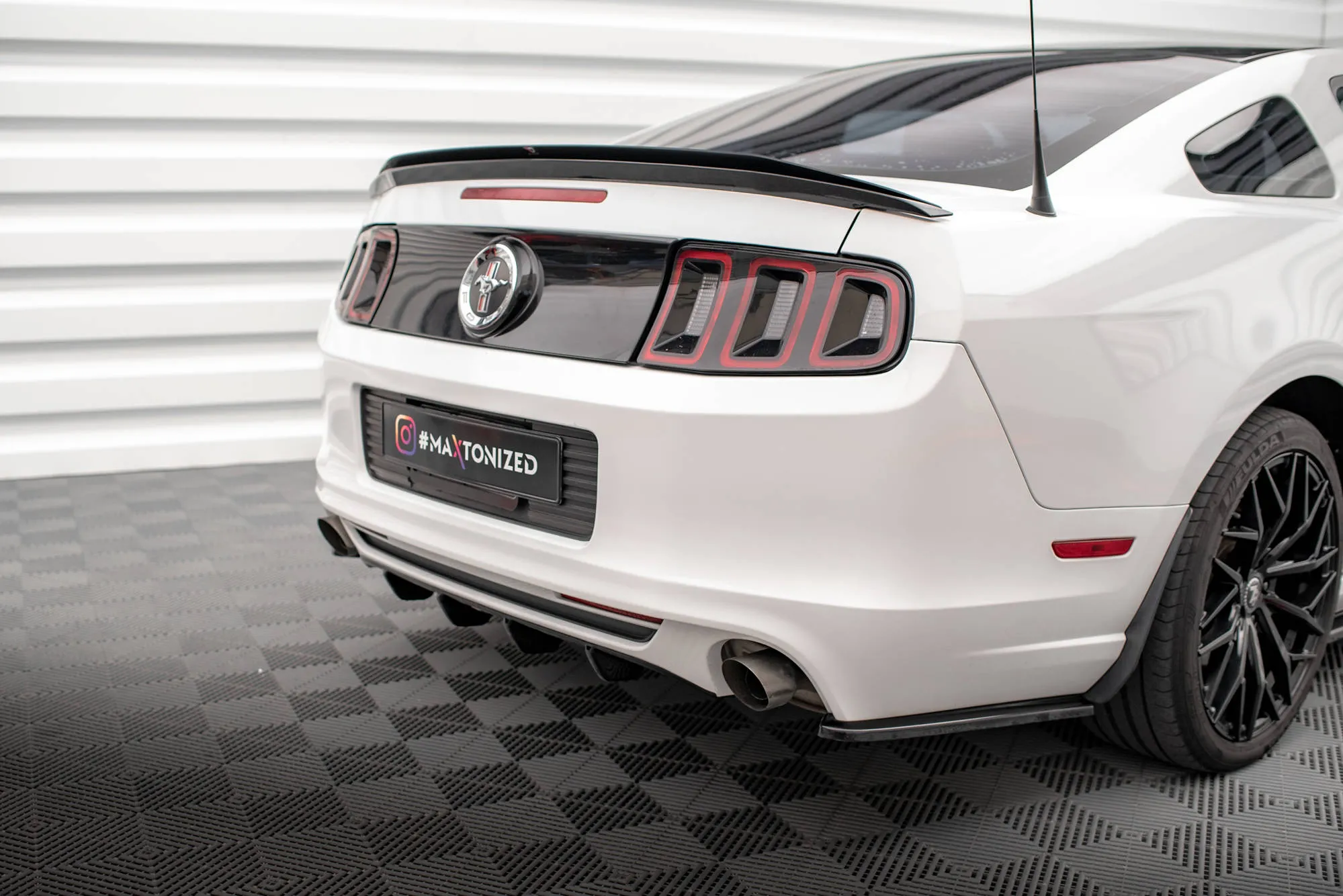Diffuser Ford Mustang Mk5 Facelift 2009 - 2014 | Glossy Black Edition – bilde 4