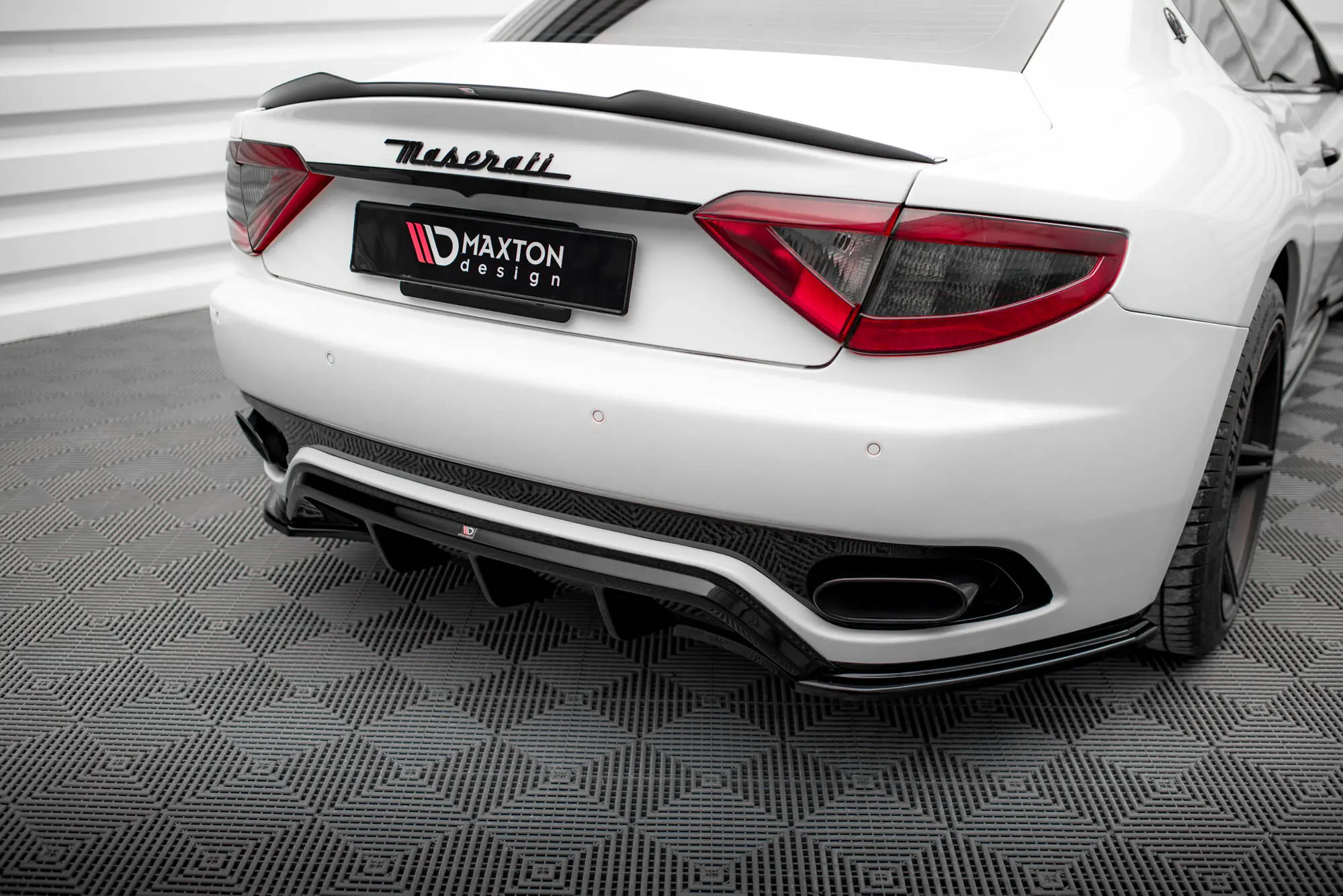 Diffuser Maserati GranTurismo Mk1 2007 - 2018| Glossy Black Edition – bilde 2