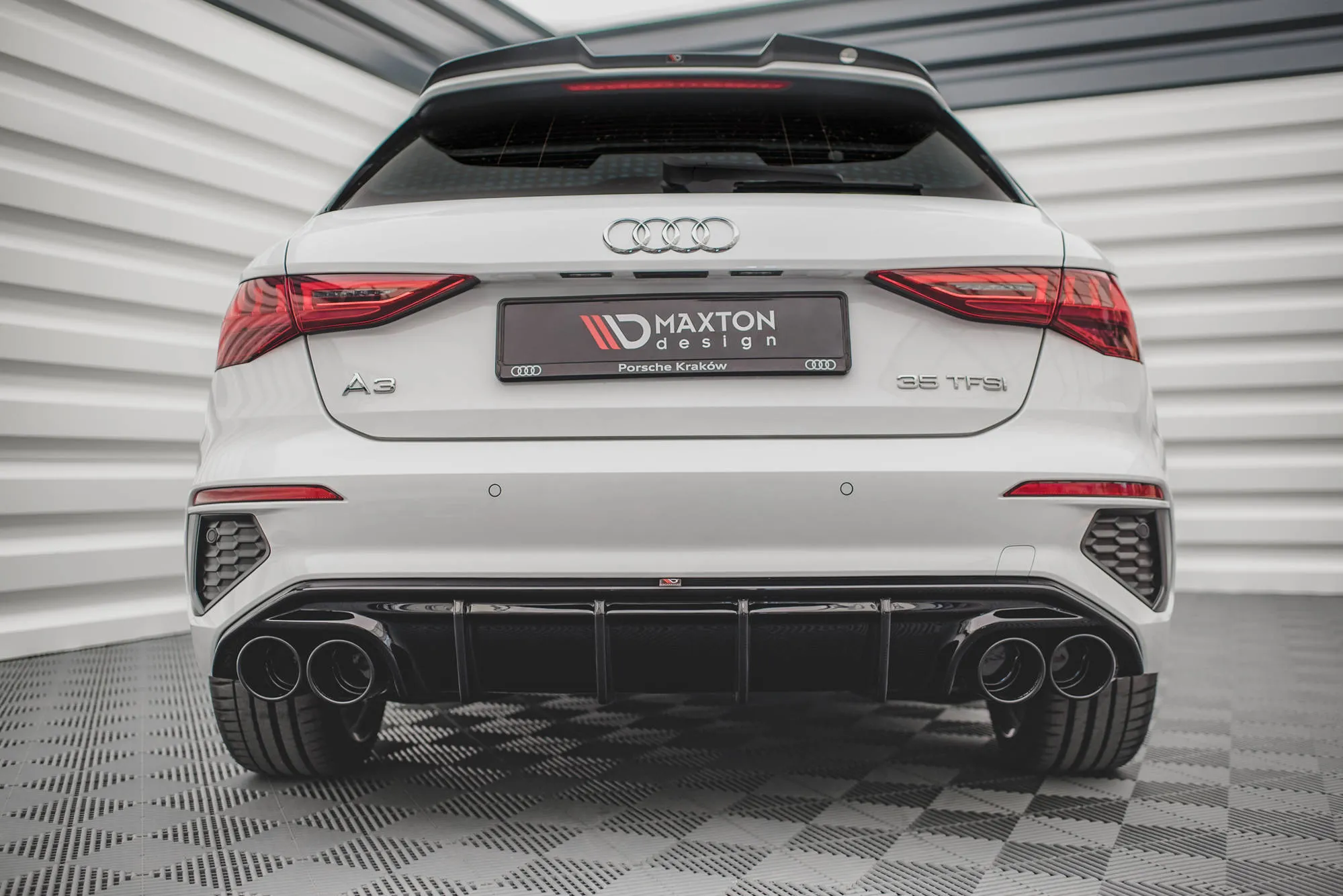Diffuser med imiterte eksosrør med Milltek eksos Audi S3/ A3 S-Line (8Y) 2020 -> | Glossy Black Edition
