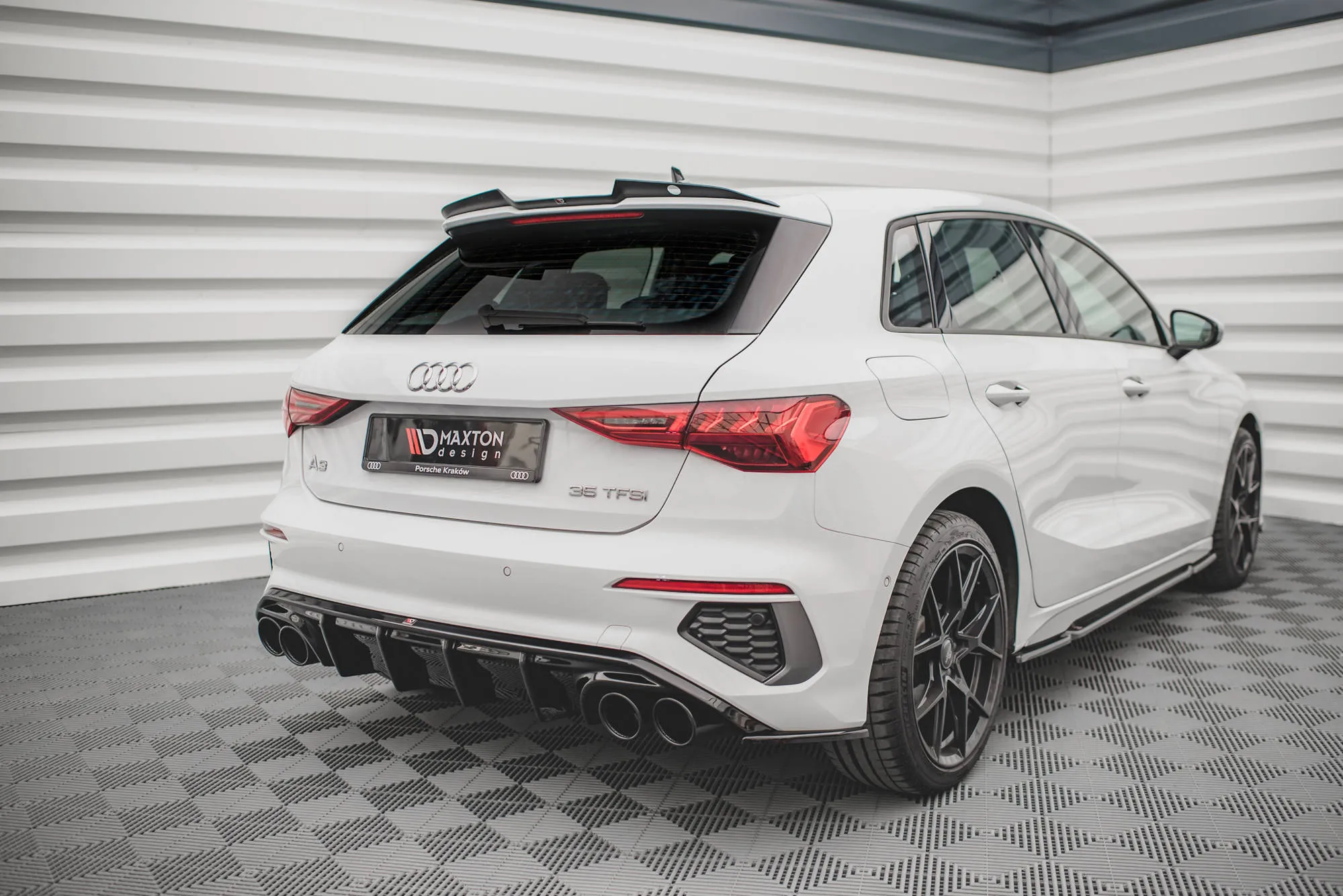 Diffuser med imiterte eksosrør med Milltek eksos Audi S3/ A3 S-Line (8Y) 2020 -> | Glossy Black Edition – bilde 4