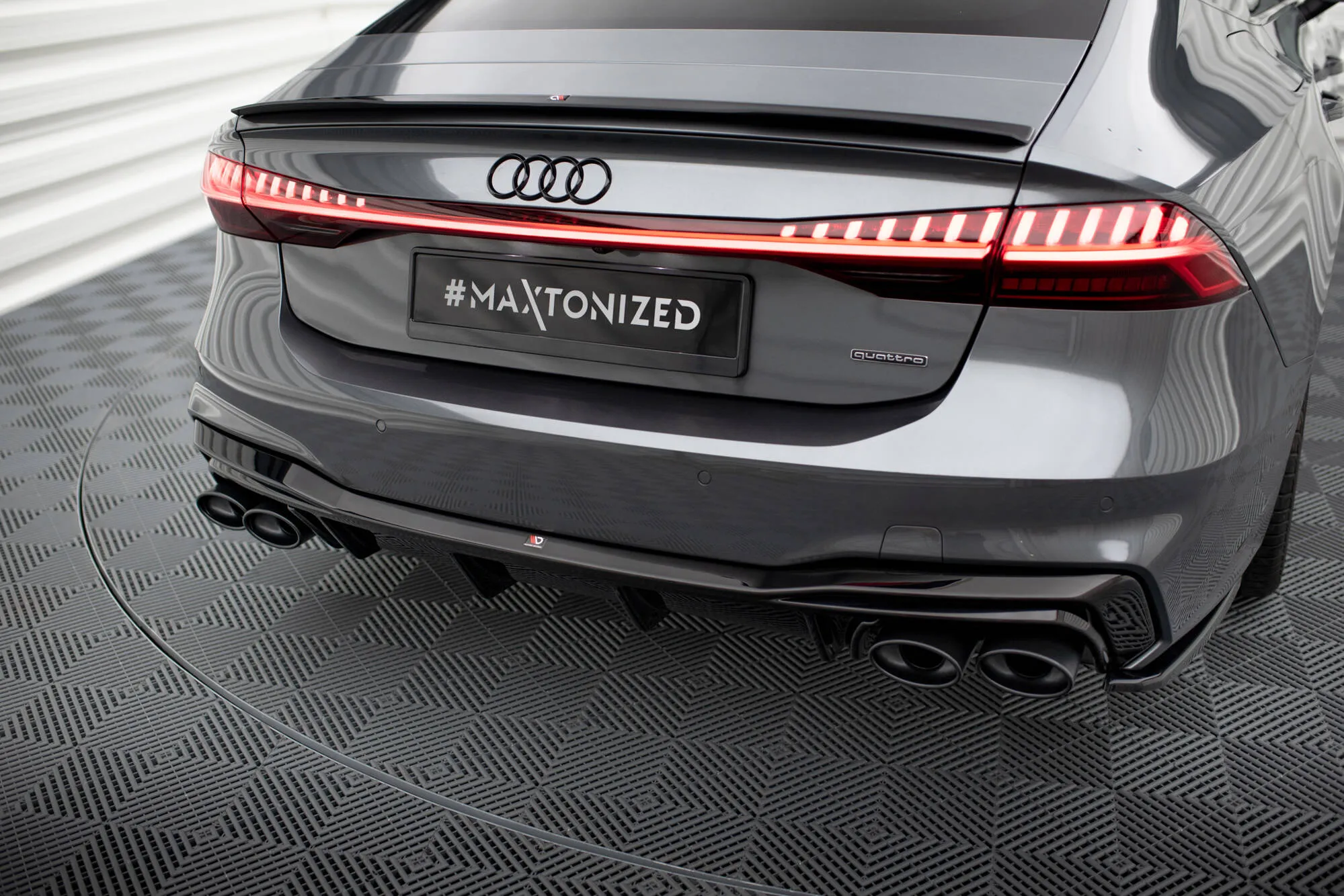 Diffuser med imiterte eksosrør med Milltek eksos Audi S7 C8 2017 -> | Glossy Black Edition – bilde 2