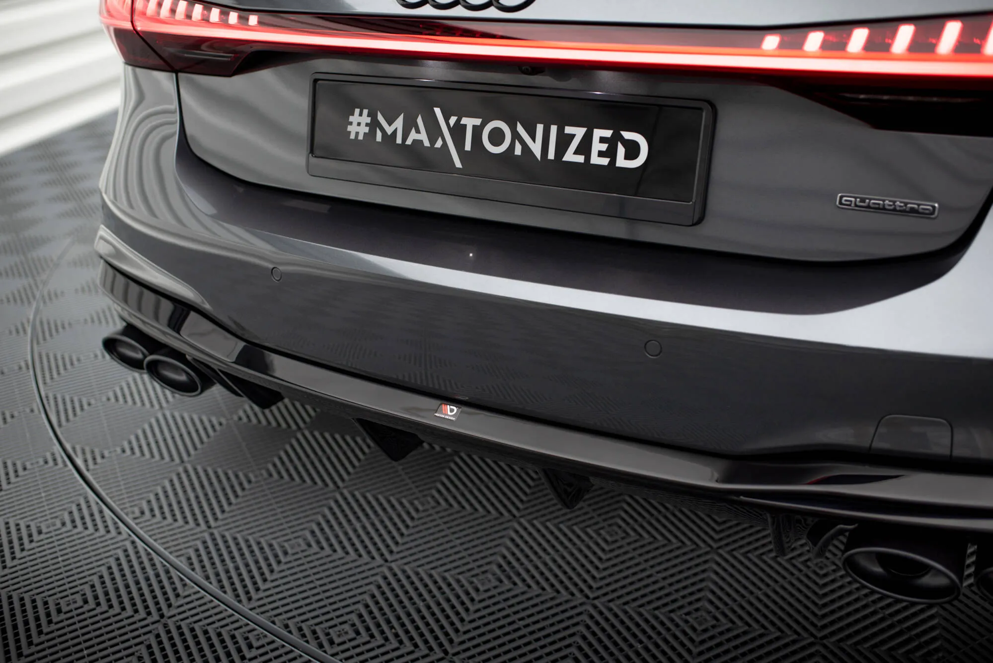 Diffuser med imiterte eksosrør med Milltek eksos Audi S7 C8 2017 -> | Glossy Black Edition – bilde 3