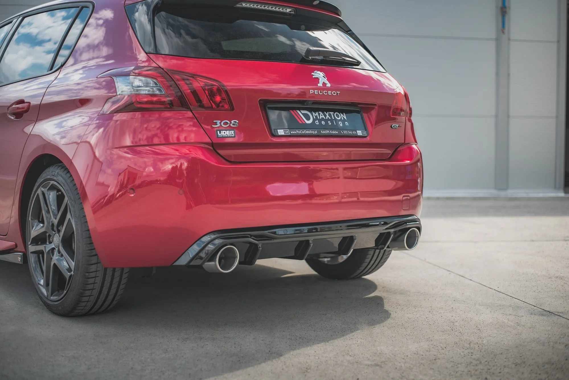Diffuser med imiterte eksosrør med Milltek eksos Peugeot 308 II GT Facelift 2017-2021 | Glossy Black Edition – bilde 4