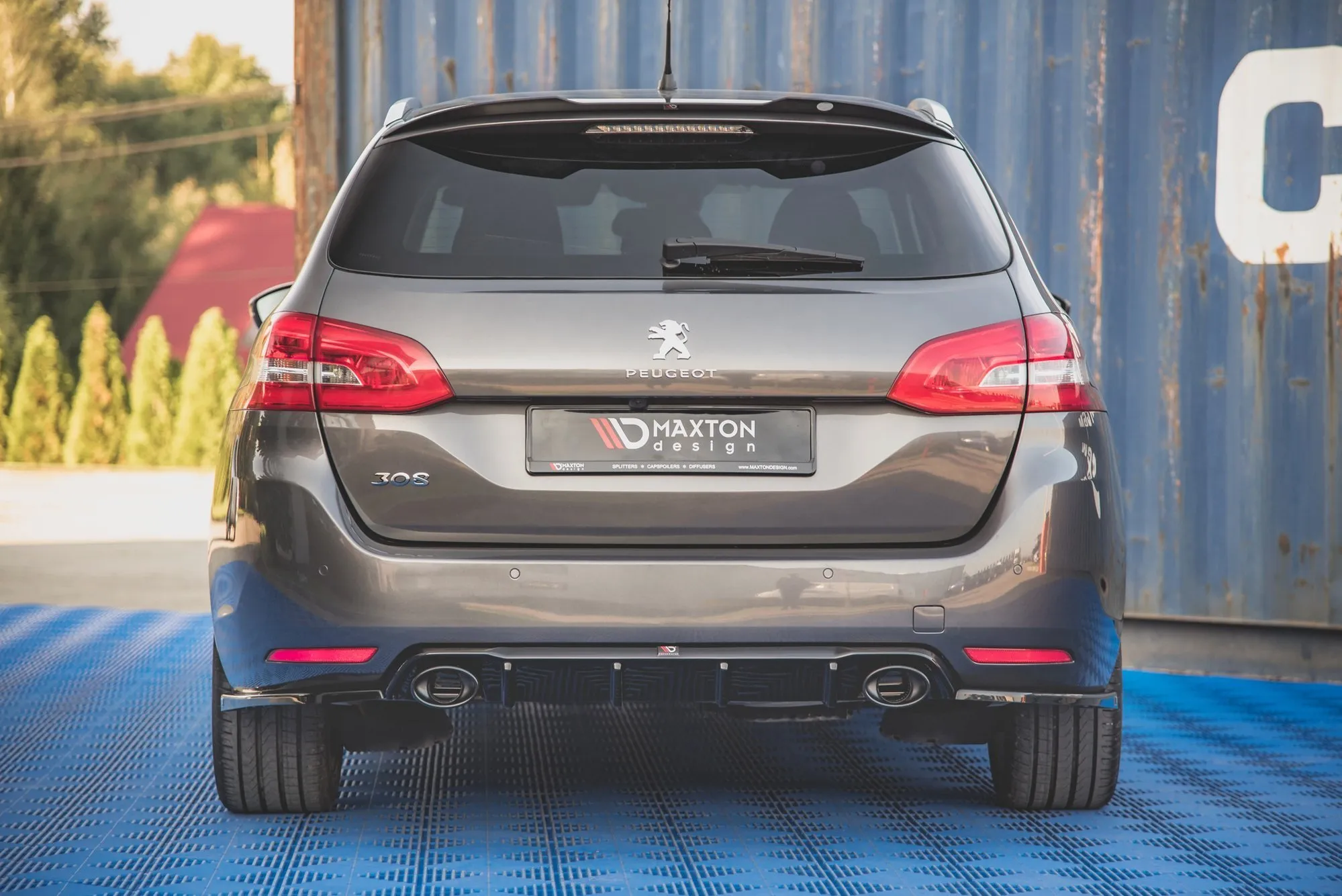 Diffuser med imiterte eksosrør med Milltek eksos Peugeot 308 II SW Facelift 2017 - 2021 | Glossy Black Edition
