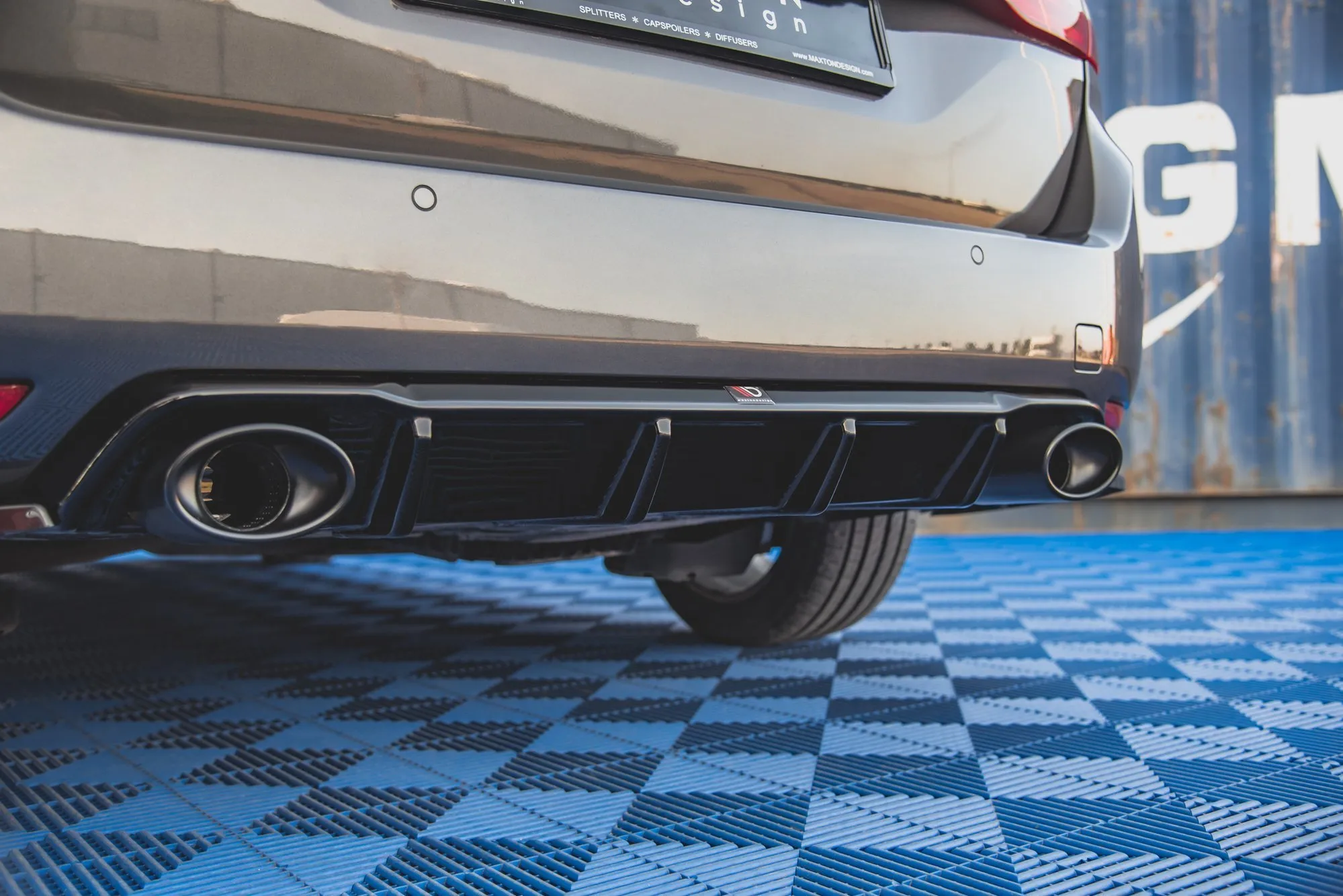Diffuser med imiterte eksosrør med Milltek eksos Peugeot 308 II SW Facelift 2017 - 2021 | Glossy Black Edition – bilde 2