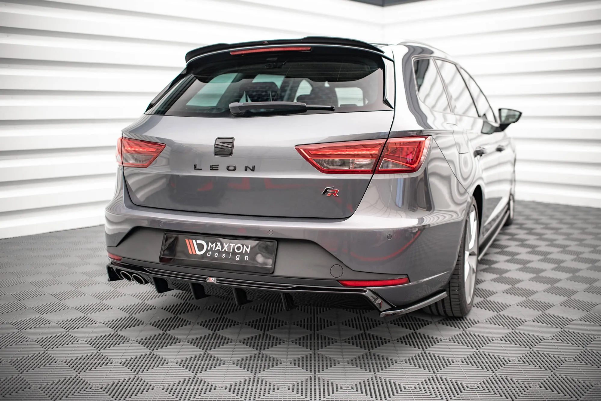 Diffuser Seat Leon FR Sportstourer MK3 2012-2016 | Glossy Black Edition