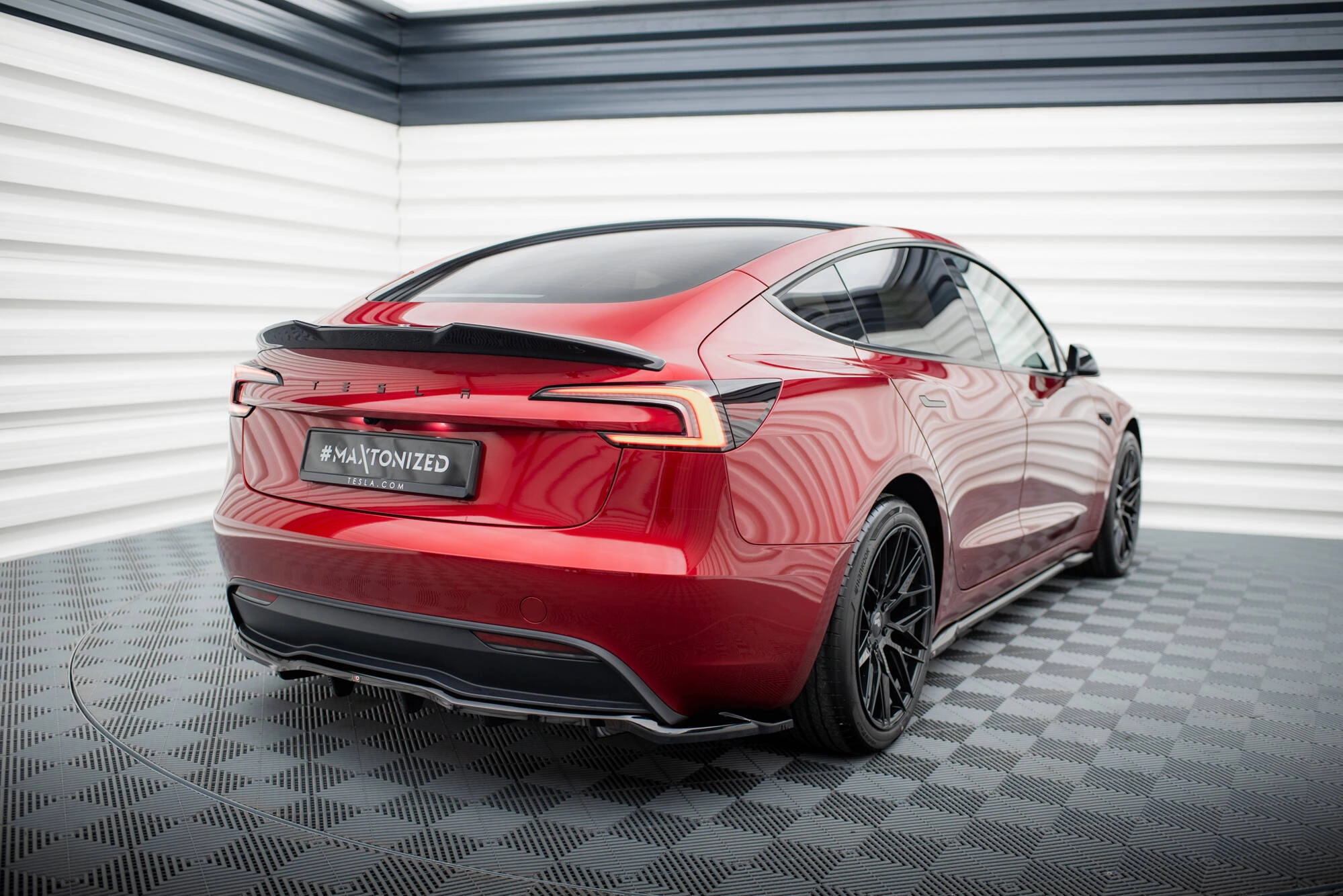 Diffuser Tesla Model 3 Highland 2023 -> │ V.2 Glossy Black Edition – bilde 4