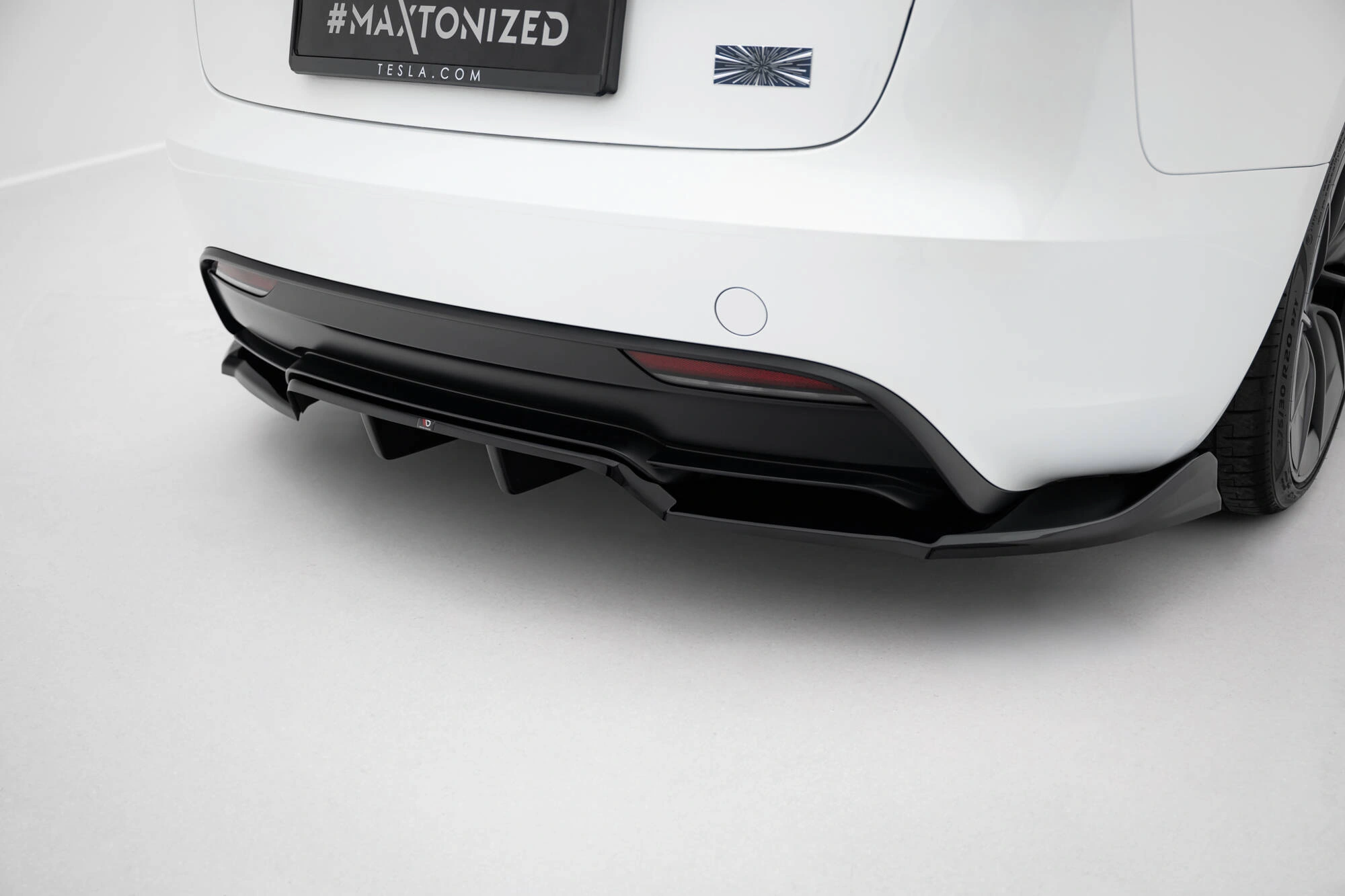 Diffuser Tesla Model 3 Performance 2023 -> │ V.1 Glossy Black Edition – bilde 2