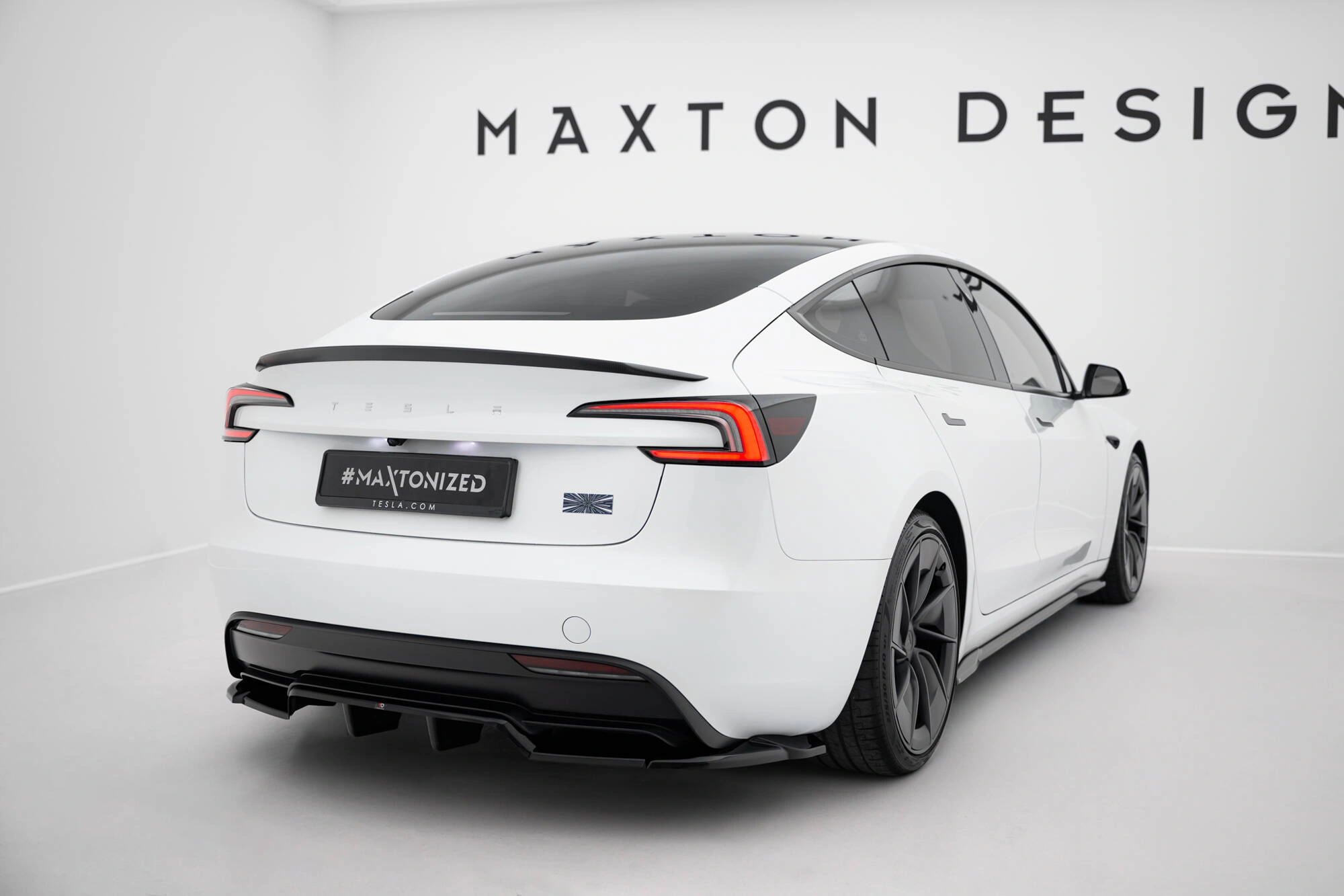 Diffuser Tesla Model 3 Performance 2023 -> │ V.2 Glossy Black Edition – bilde 2