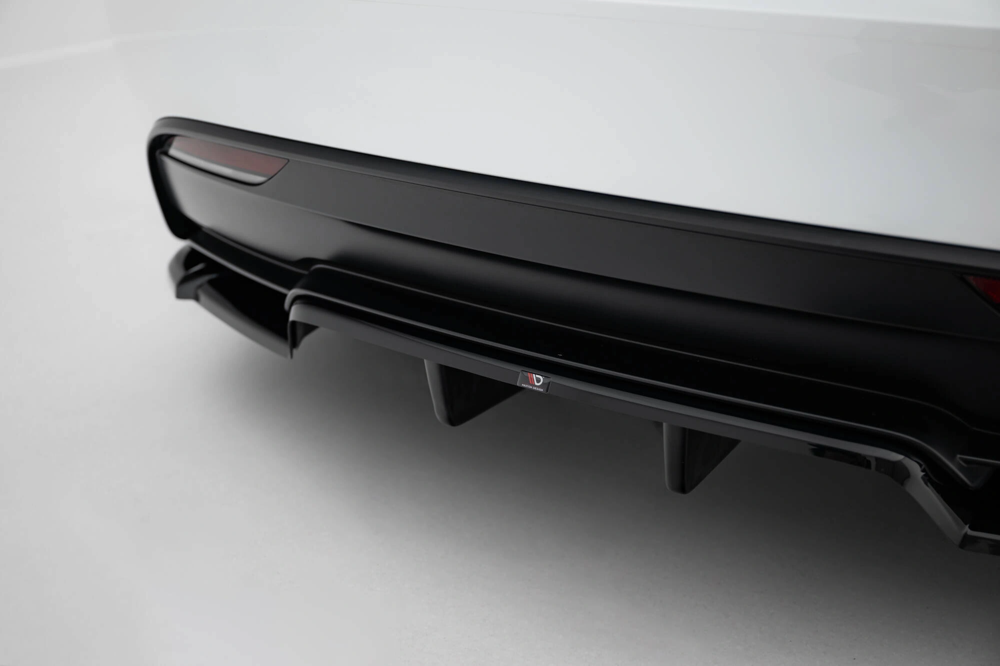 Diffuser Tesla Model 3 Performance 2023 -> │ V.2 Glossy Black Edition – bilde 3
