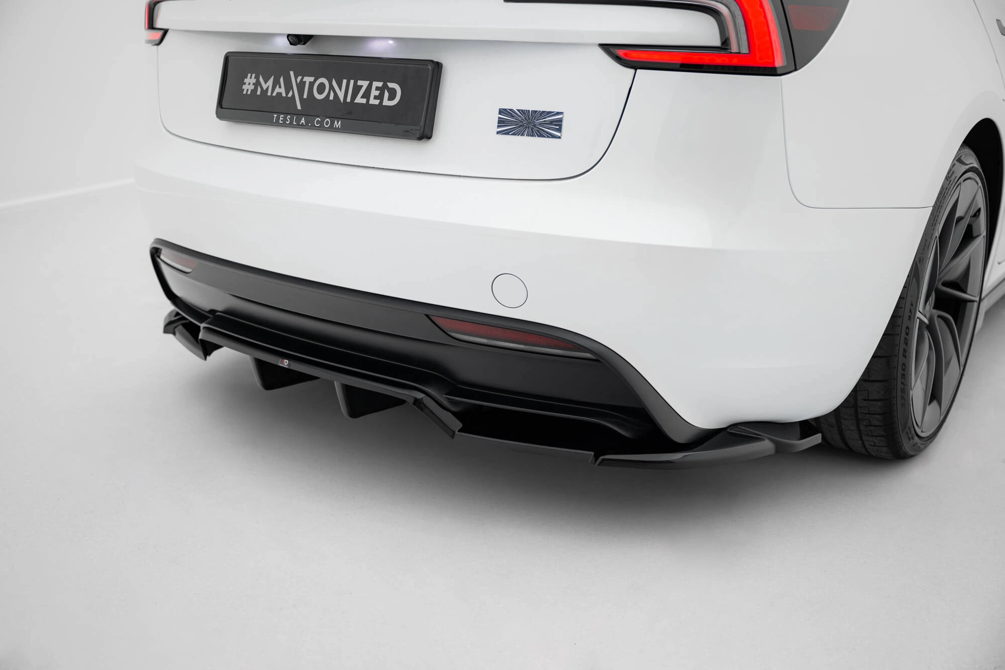 Diffuser Tesla Model 3 Performance 2023 -> │ V.2 Glossy Black Edition – bilde 4