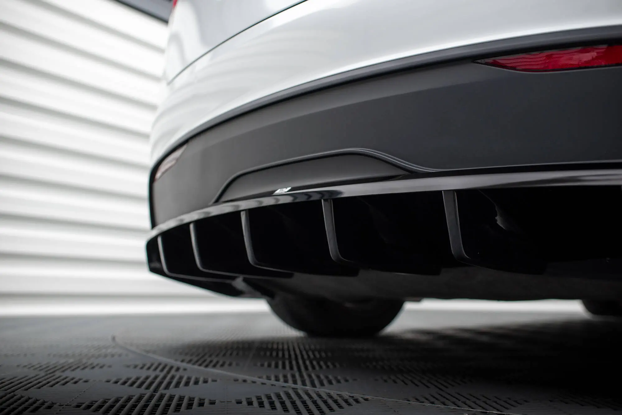 Diffuser Tesla Model X Facelift 2021 -> │ Black Edition – bilde 4