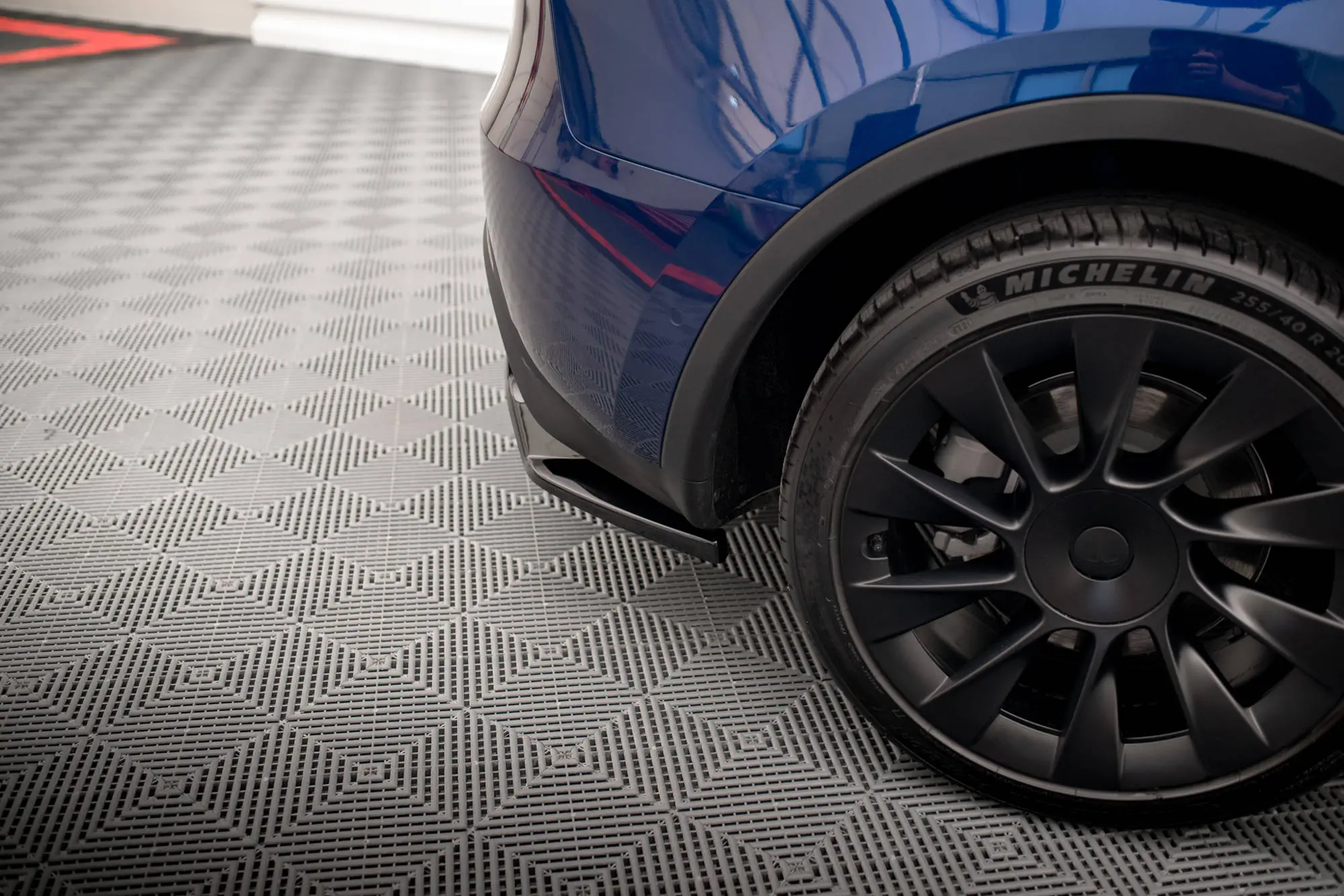 Diffuser Tesla Model Y 2020 - 2025 | Glossy Black Edition – bilde 4