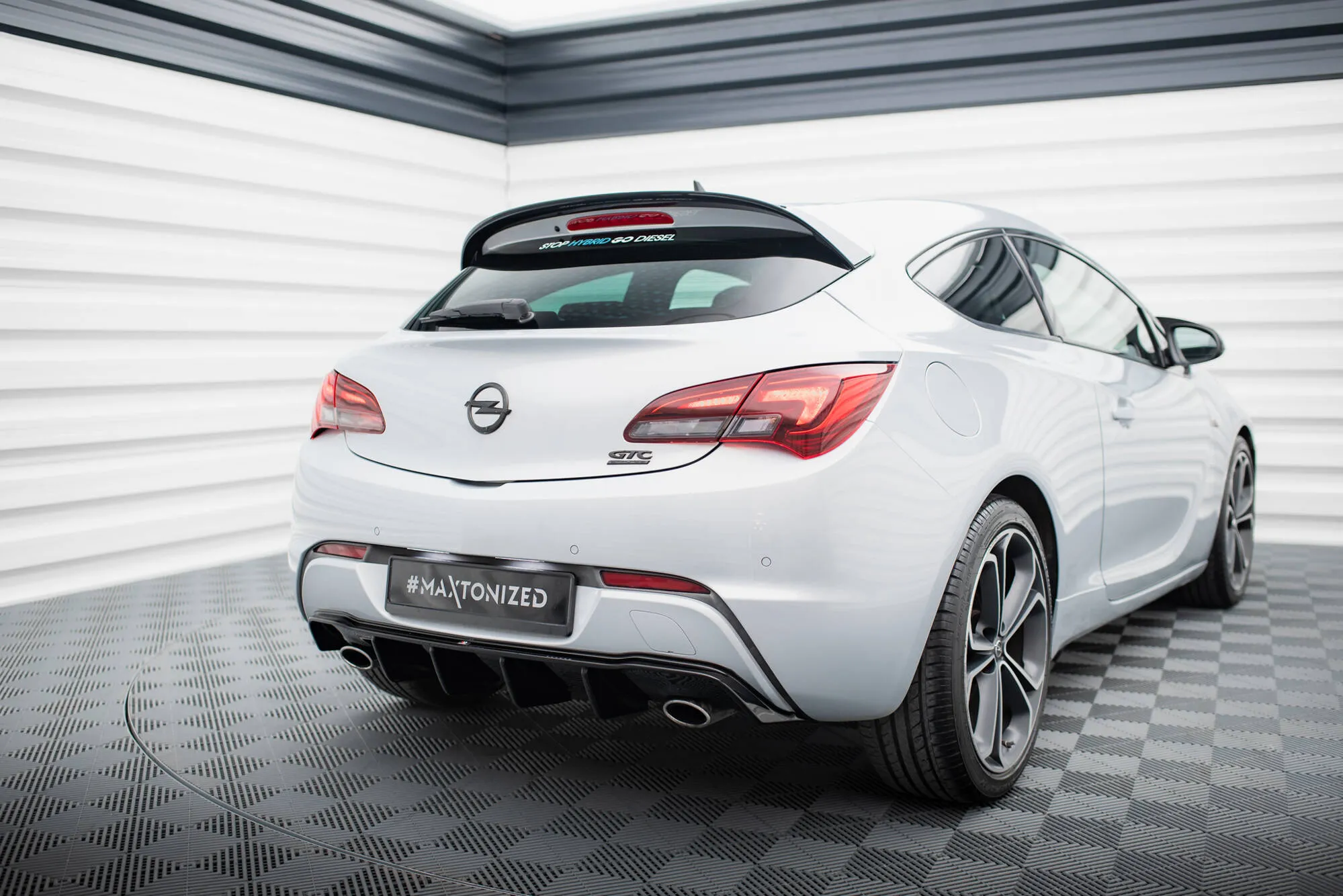 Diffuser V.1 Opel Astra J Gtc Opc-line 2011-2018 | Glossy Black Edition