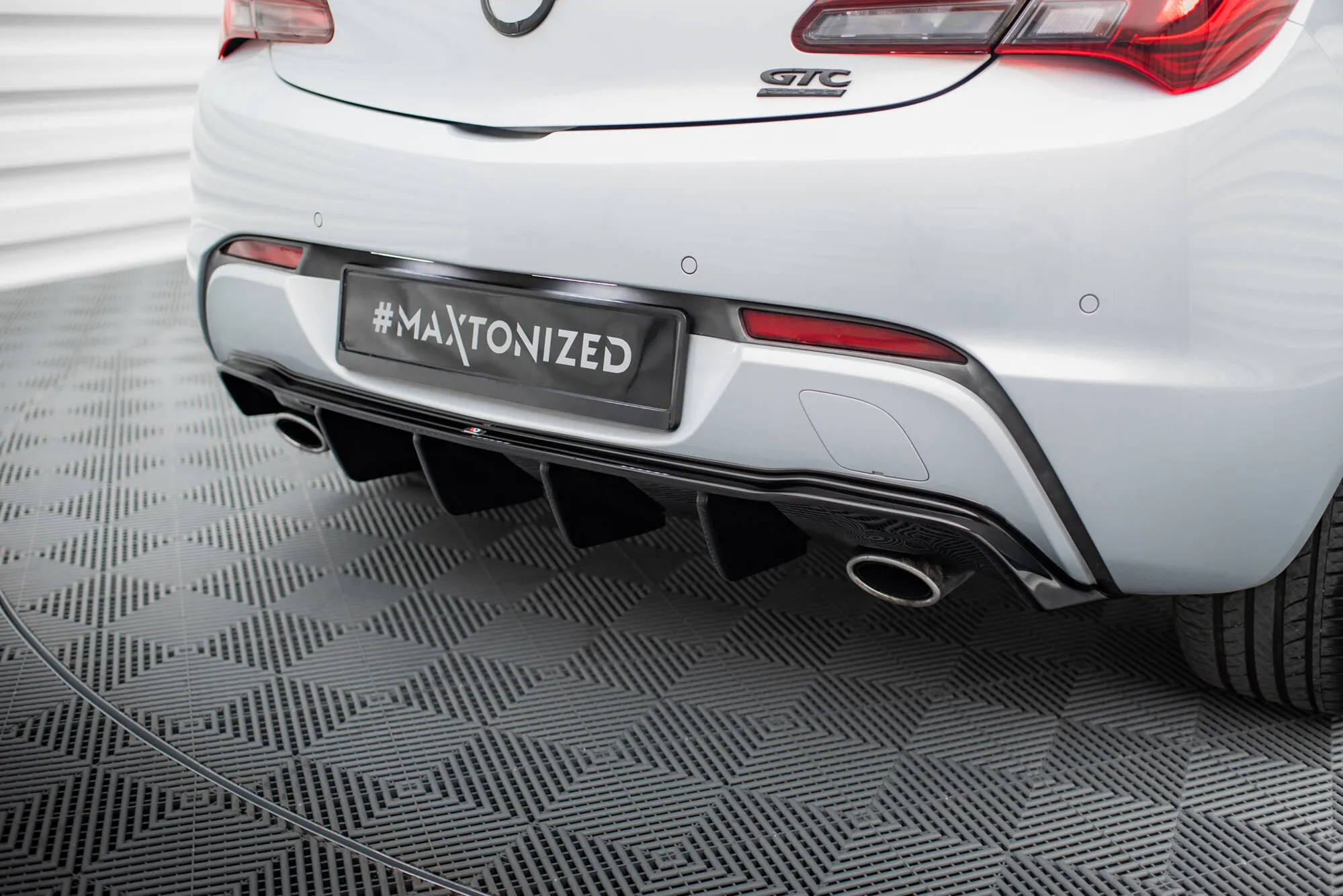 Diffuser V.1 Opel Astra J Gtc Opc-line 2011-2018 | Glossy Black Edition – bilde 2