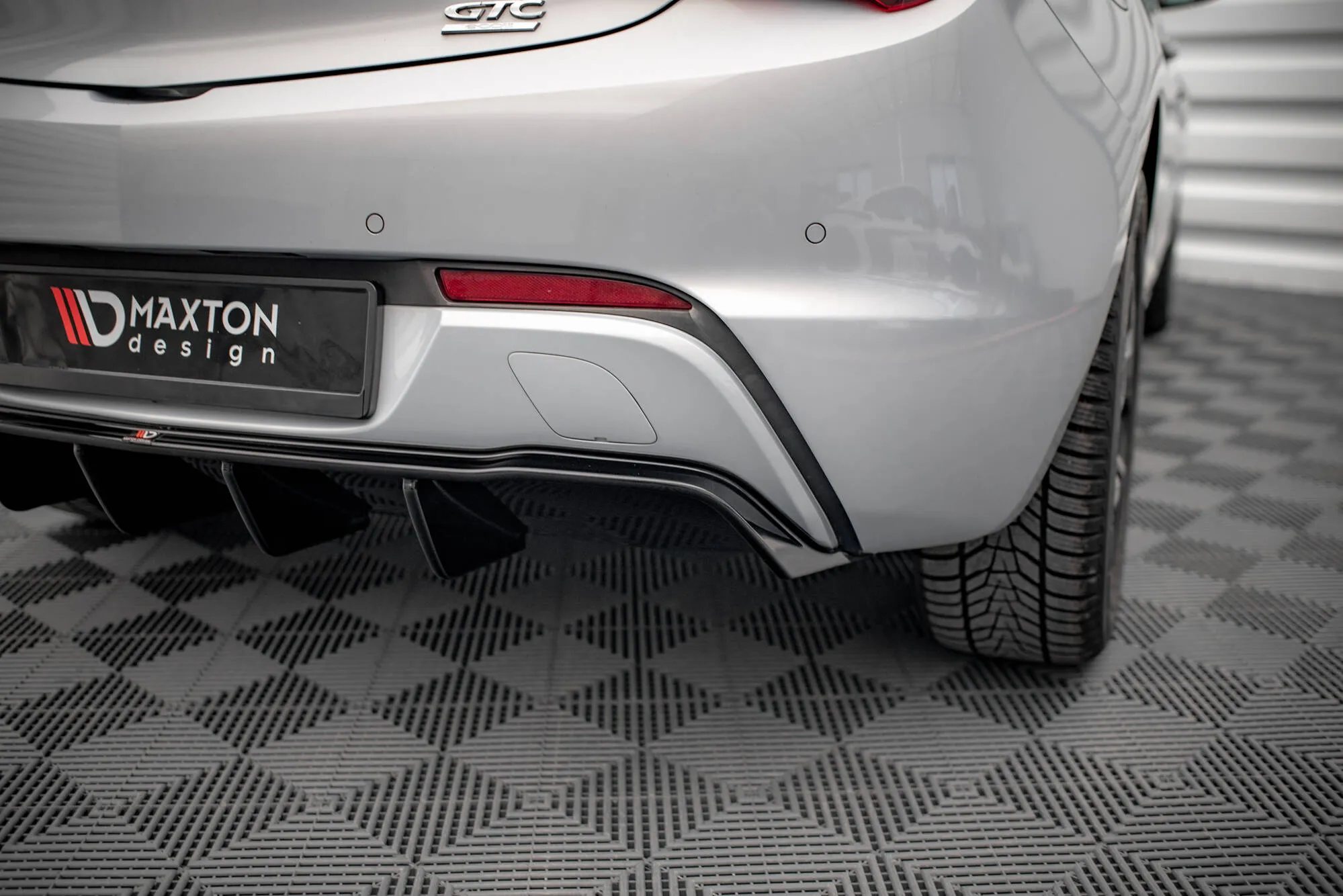Diffuser V.1 Opel Astra J Gtc Opc-line 2011-2018 (v2) | Glossy Black Edition – bilde 3