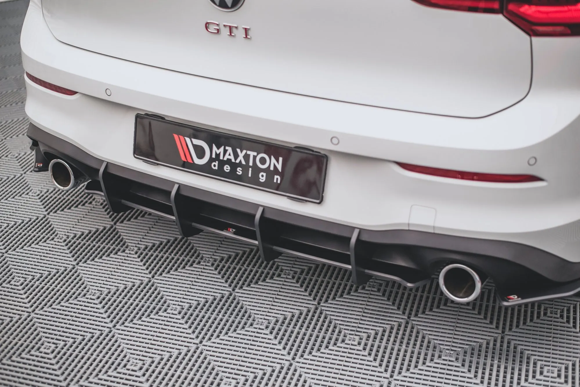 Diffuser V.1 VW Golf 8 GTI / GTI Clubsport / R-line 2020-> | Street Pro Black Edition – bilde 5