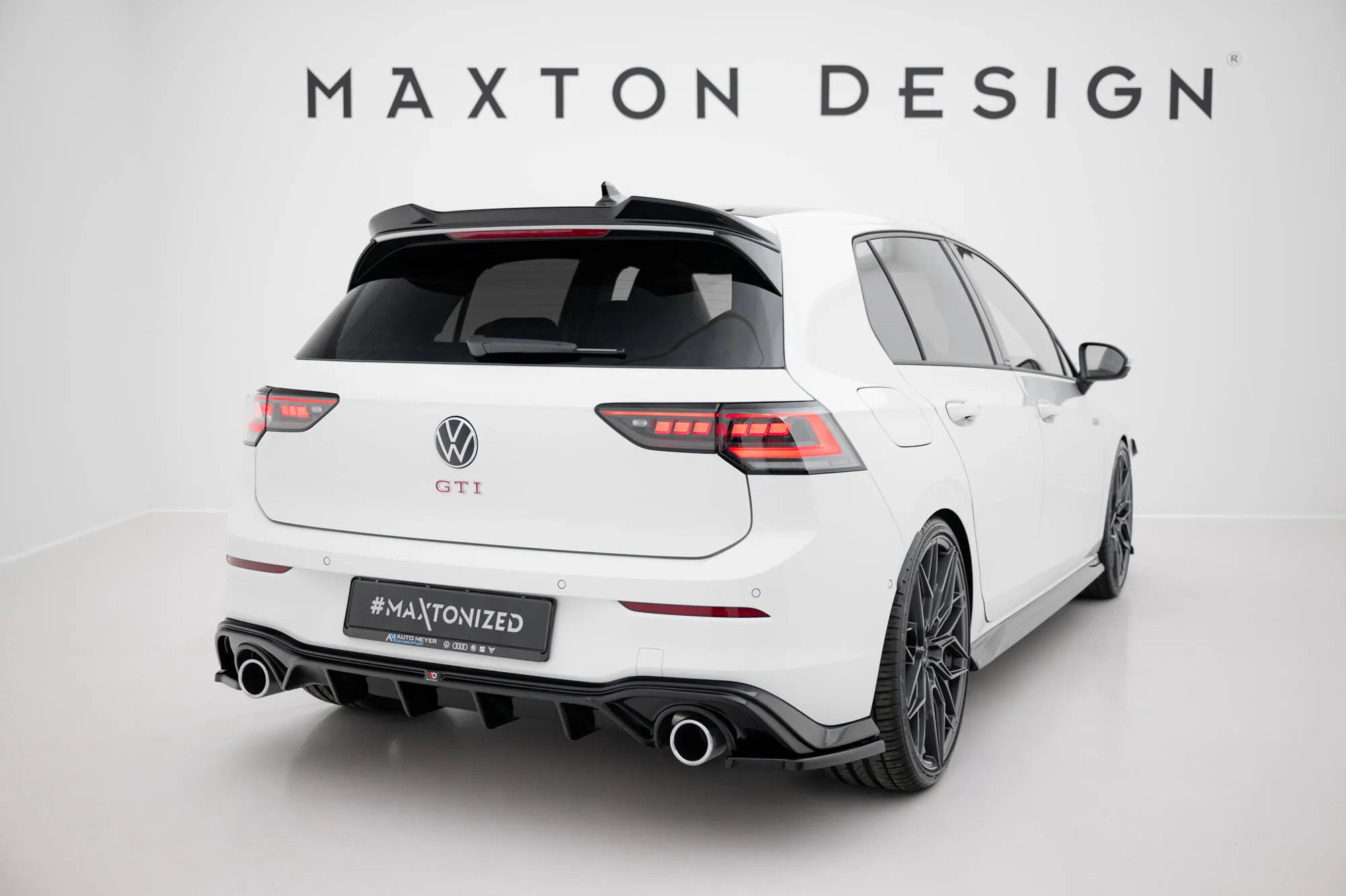 Diffuser V.2 V.1 VW Golf VIII R 2020-> / VW Golf VIII GTI 2020-> | Glossy Black Edition
