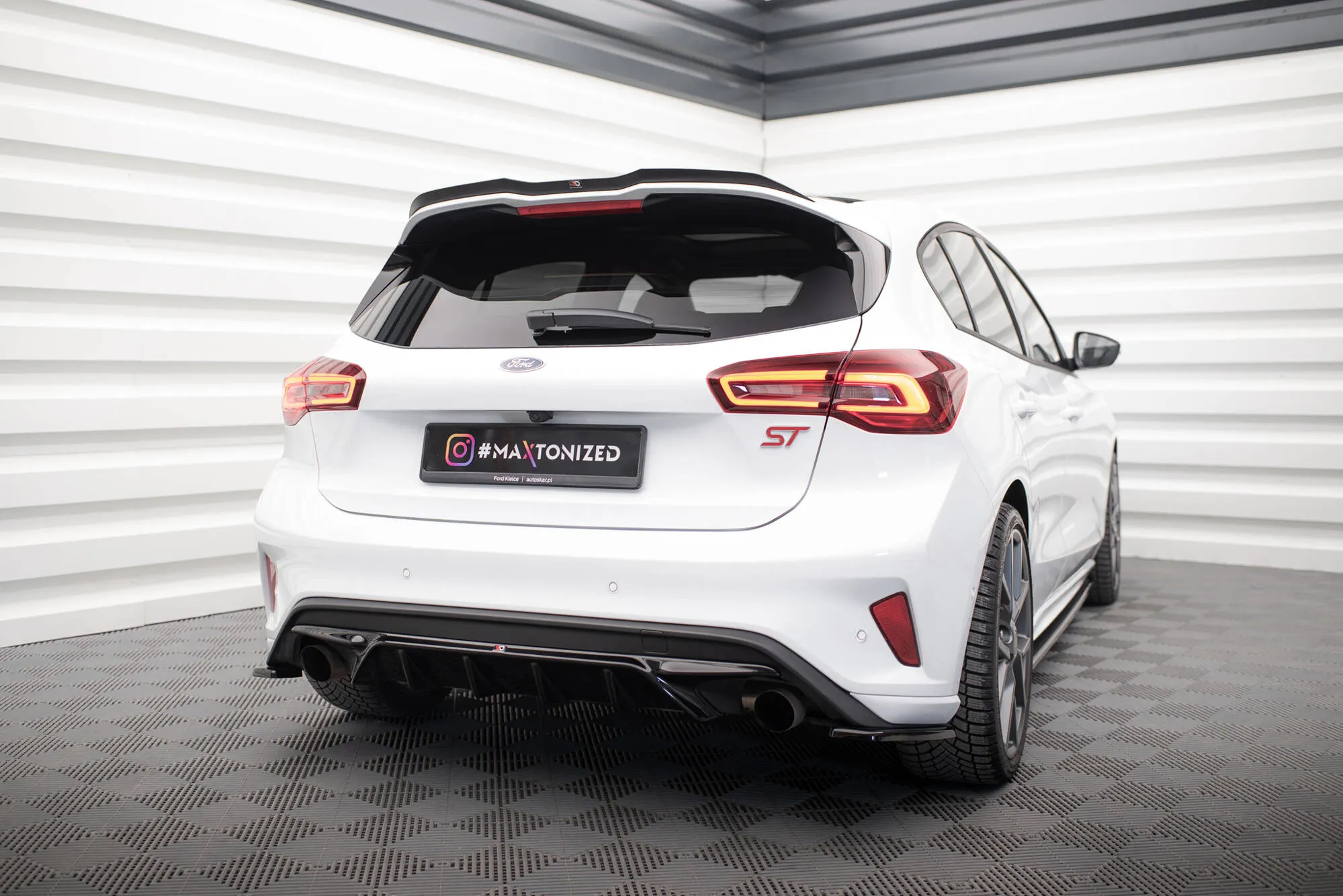 Diffuser V.2 V.2 Ford Focus ST mk4 2019-> | Glossy Black Edition