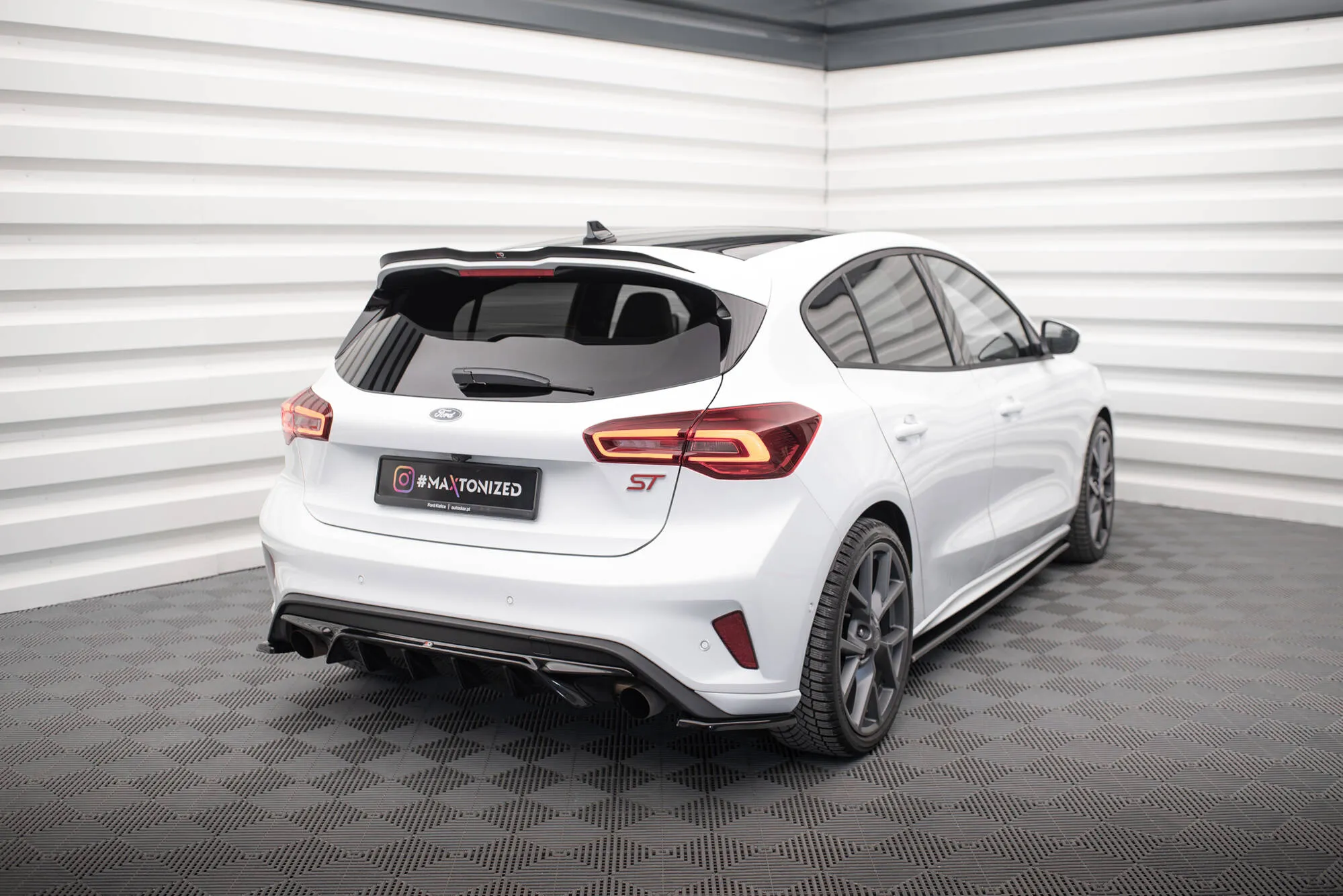 Diffuser V.2 V.2 Ford Focus ST mk4 2019-> | Glossy Black Edition – bilde 3