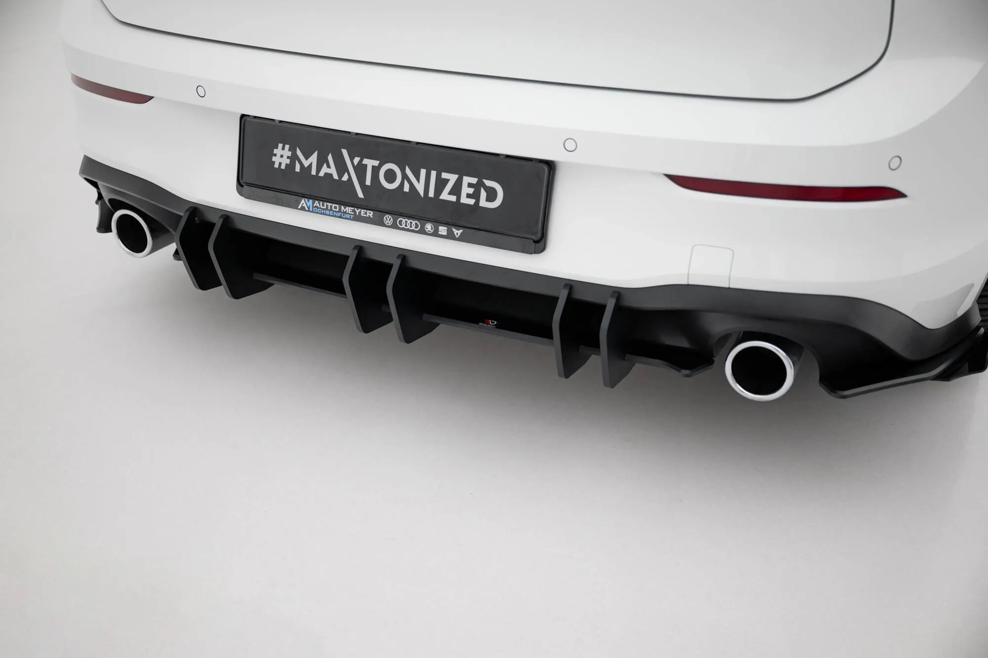 Diffuser V.2 VW Golf 8 GTI / GTI Clubsport / R-line 2020-> | Street Pro Black Edition – bilde 4