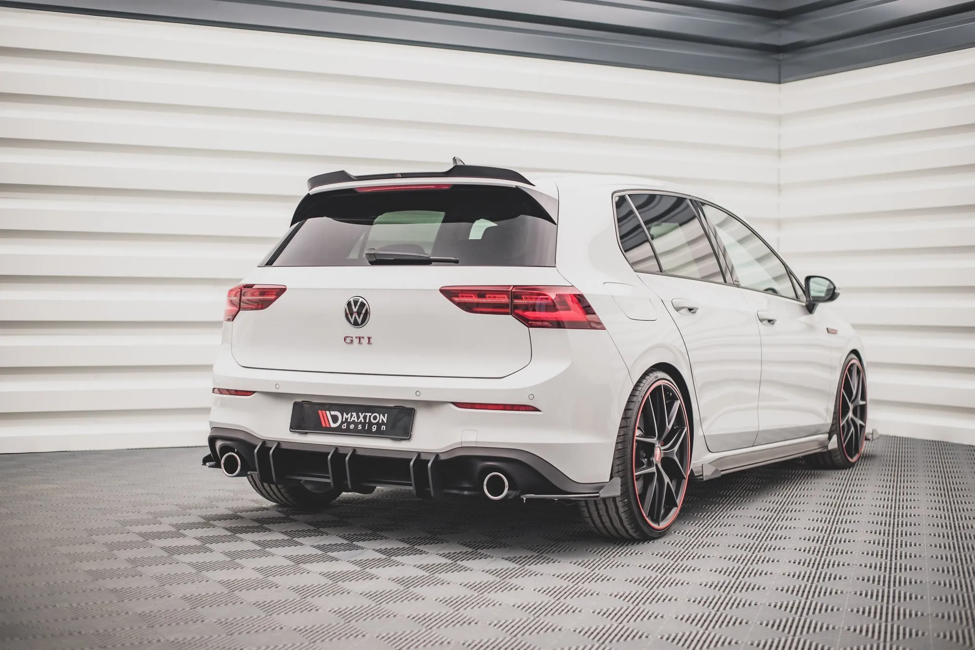 Diffuser V.2 VW Golf 8 GTI / GTI Clubsport / R-line 2020-> | Street Pro Black Edition – bilde 5