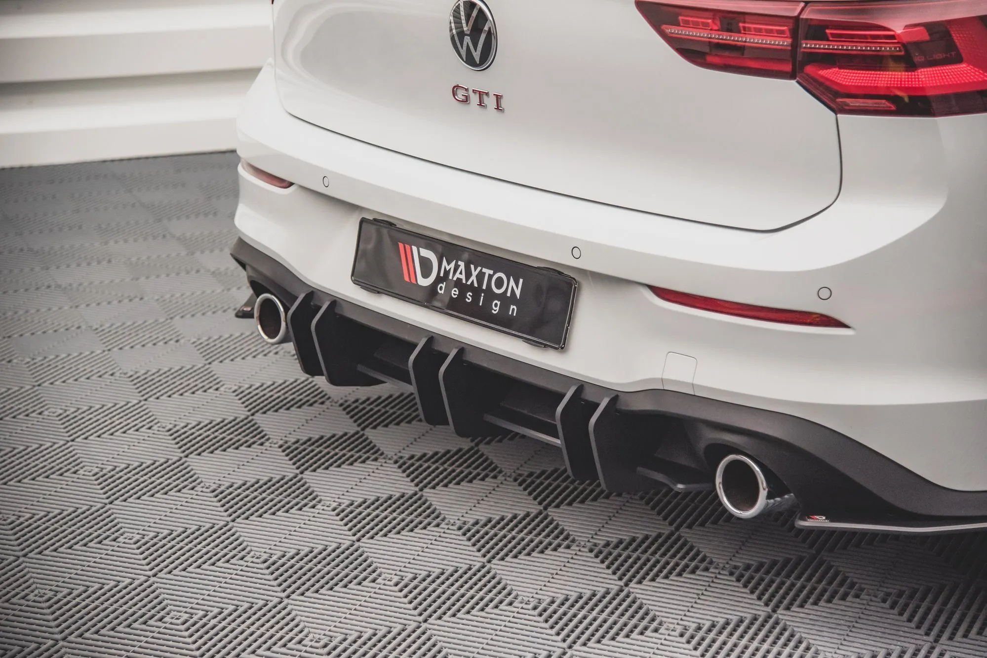 Diffuser V.2 VW Golf 8 GTI / GTI Clubsport / R-line 2020-> | Street Pro Black Edition – bilde 6