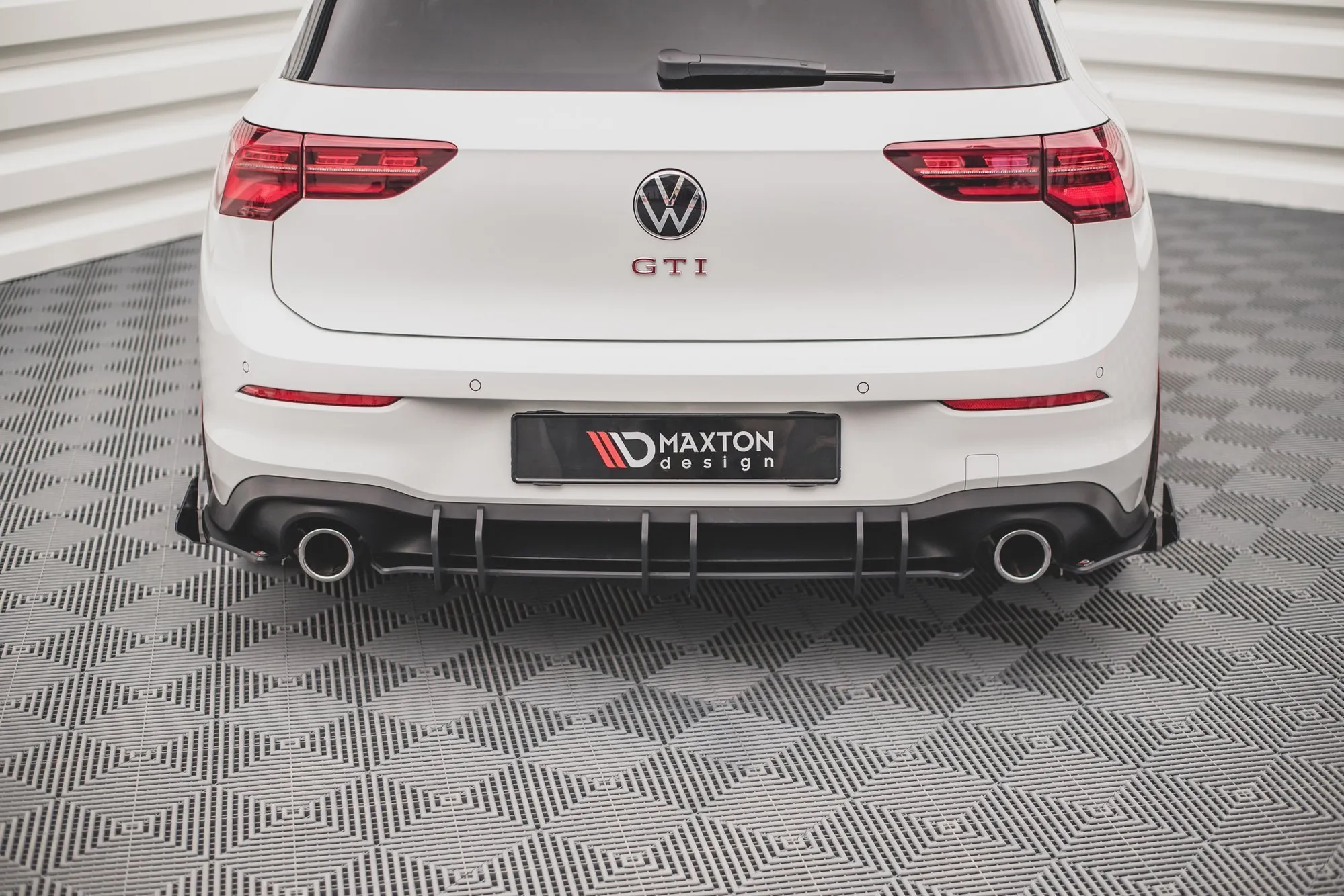 Diffuser V.2 VW Golf 8 GTI / GTI Clubsport / R-line 2020-> | Street Pro Black Edition – bilde 7