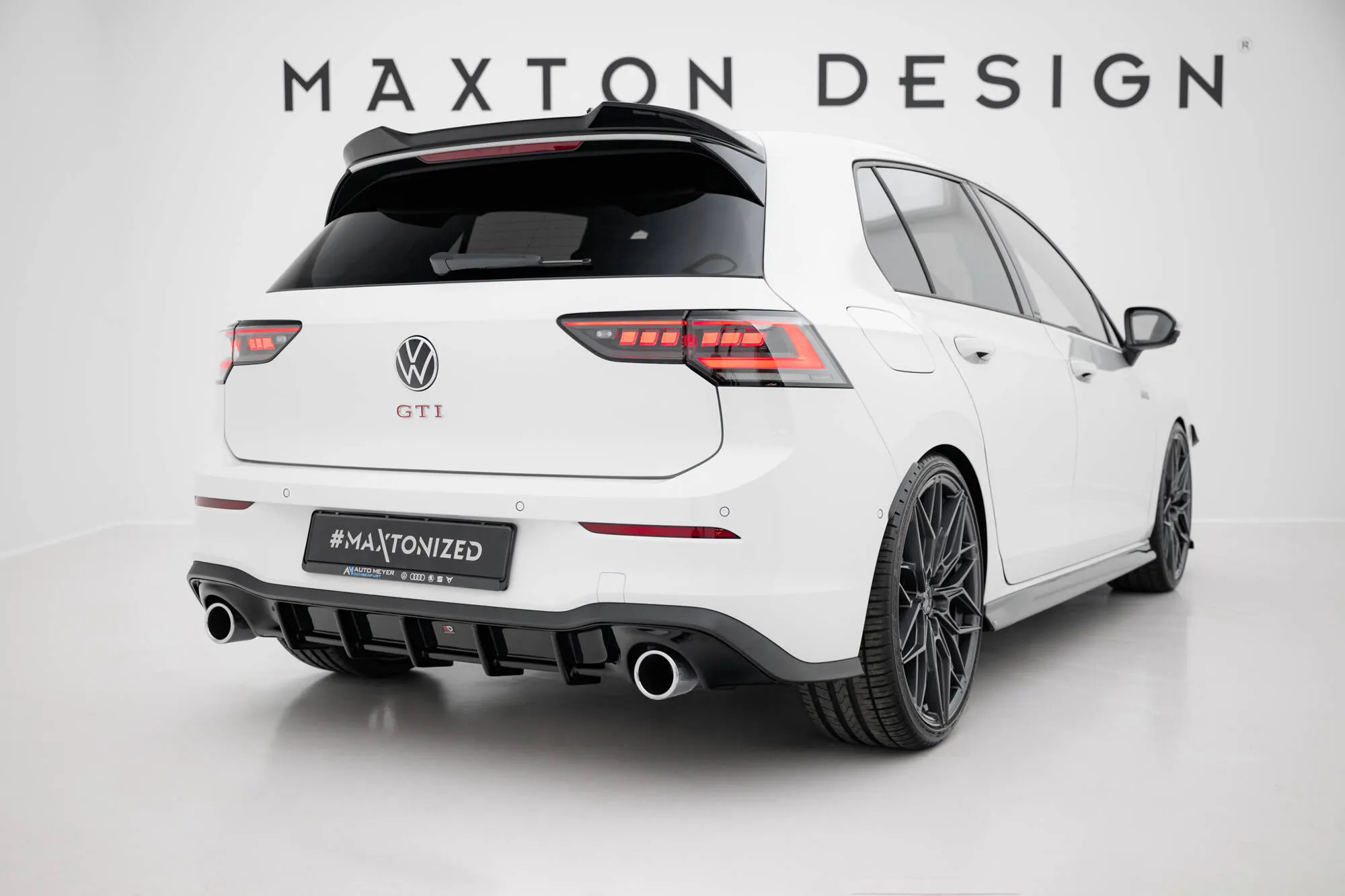 Diffuser V.3 V.1 VW Golf VIII R 2020-> / VW Golf VIII GTI 2020-> | Glossy Black Edition