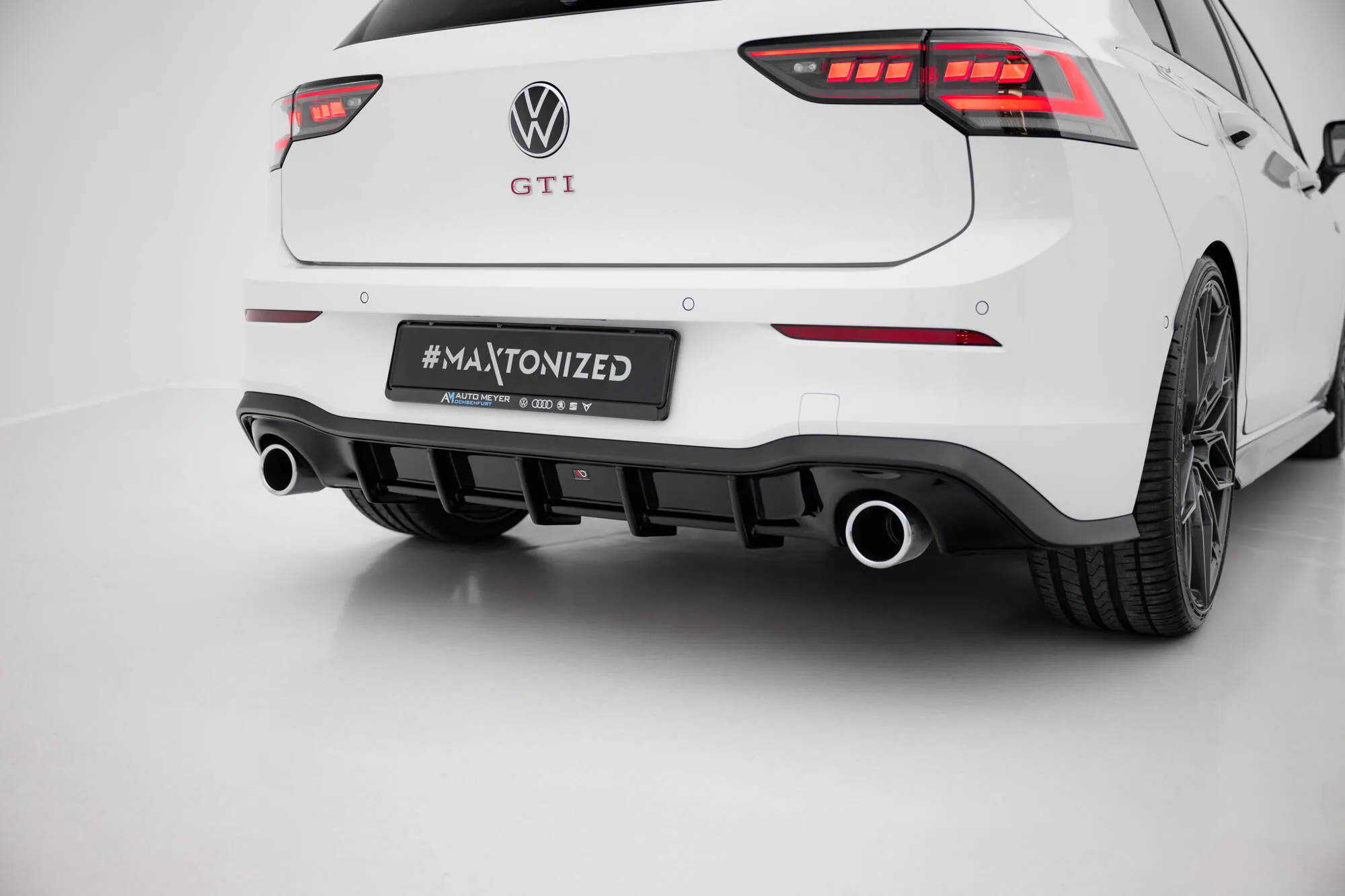 Diffuser V.3 V.1 VW Golf VIII R 2020-> / VW Golf VIII GTI 2020-> | Glossy Black Edition – bilde 4