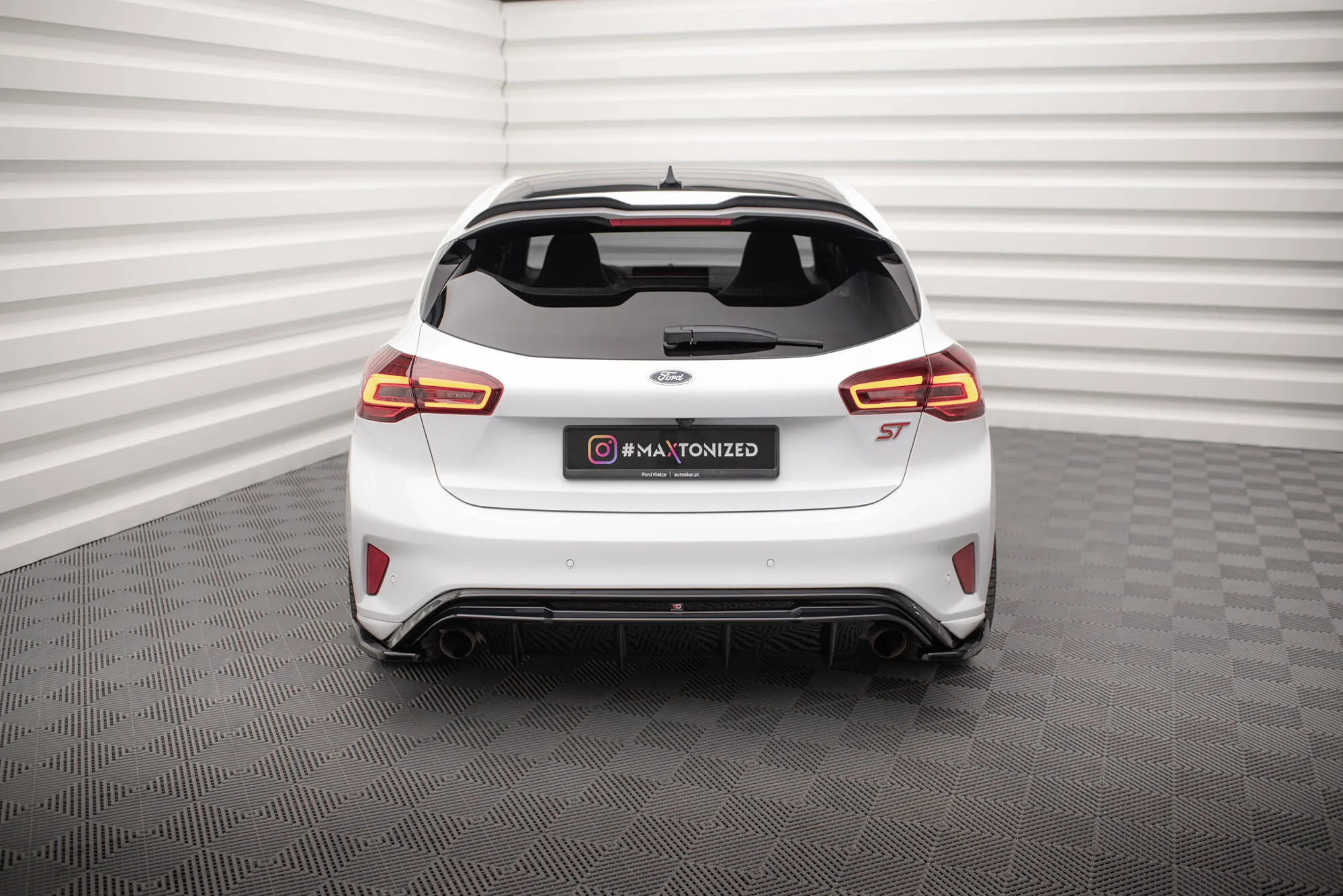 Diffuser V.3 V.2 Ford Focus ST mk4 2019-> | Glossy Black Edition