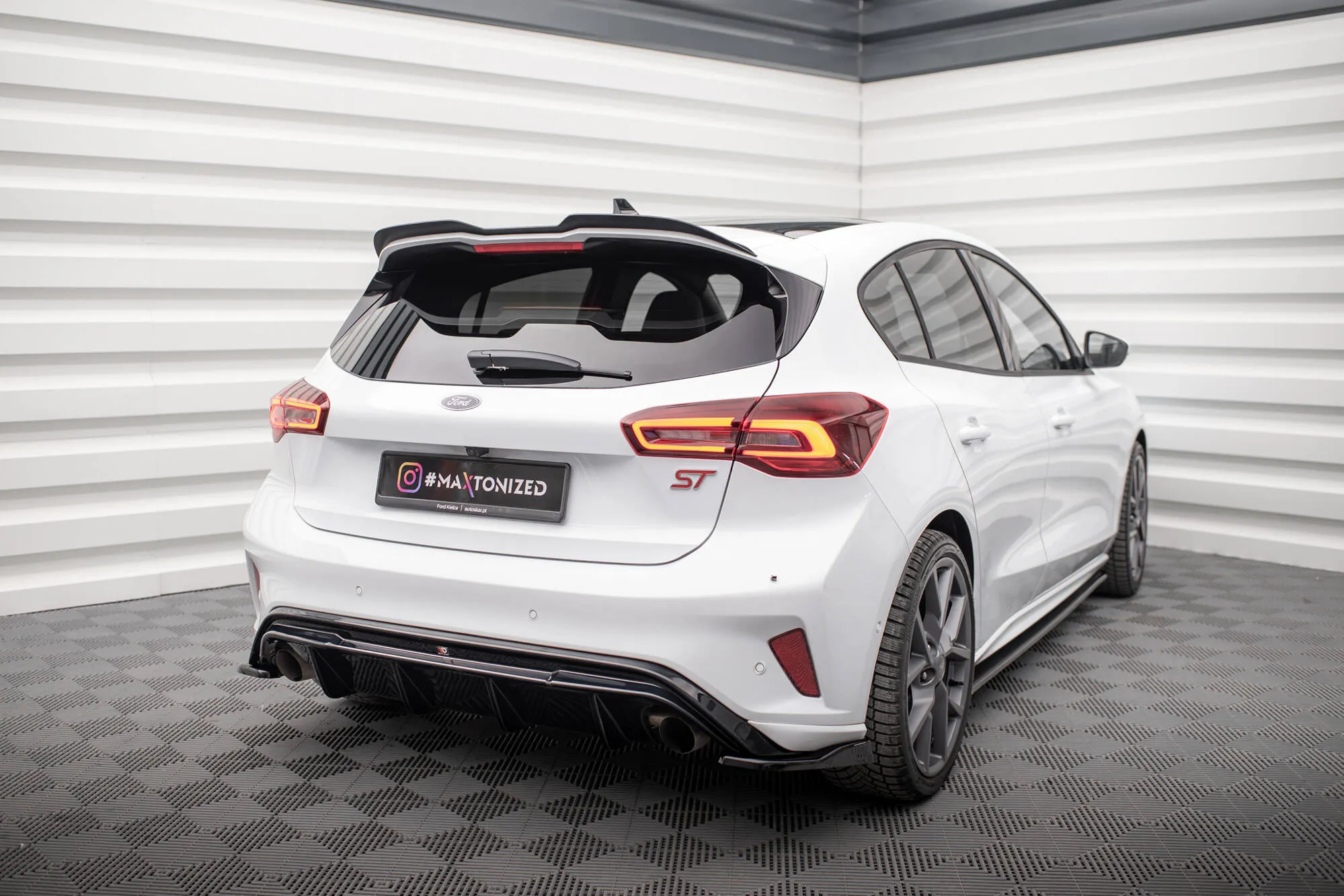 Diffuser V.3 V.2 Ford Focus ST mk4 2019-> | Glossy Black Edition – bilde 2
