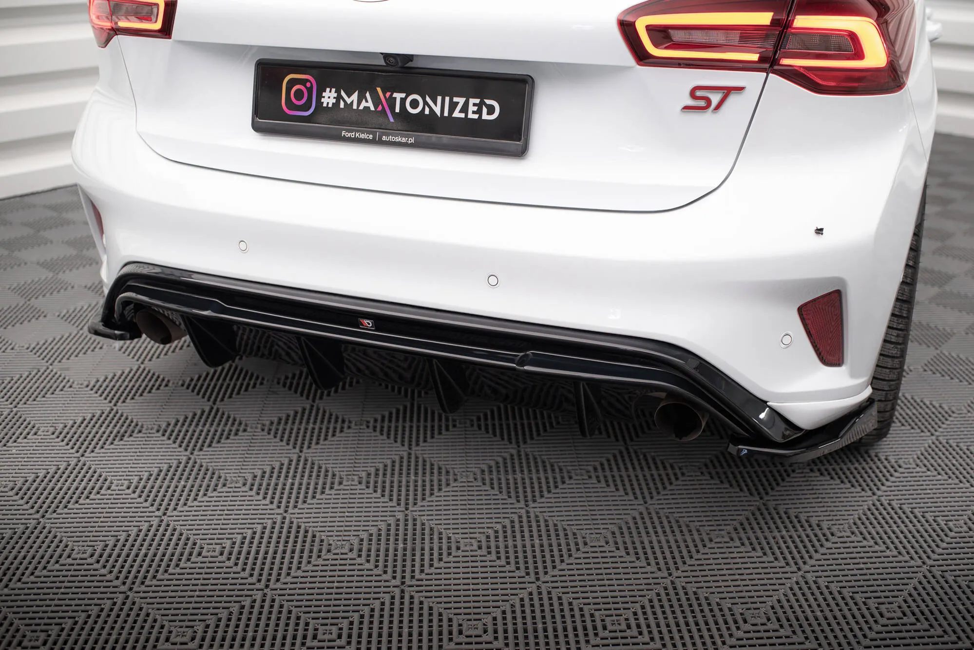 Diffuser V.3 V.2 Ford Focus ST mk4 2019-> | Glossy Black Edition – bilde 3