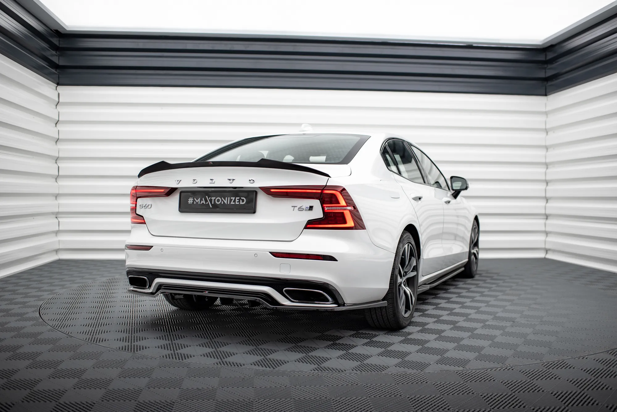 Diffuser Volvo S60/V60 R-Design 2018 -> │ Glossy Black – bilde 8